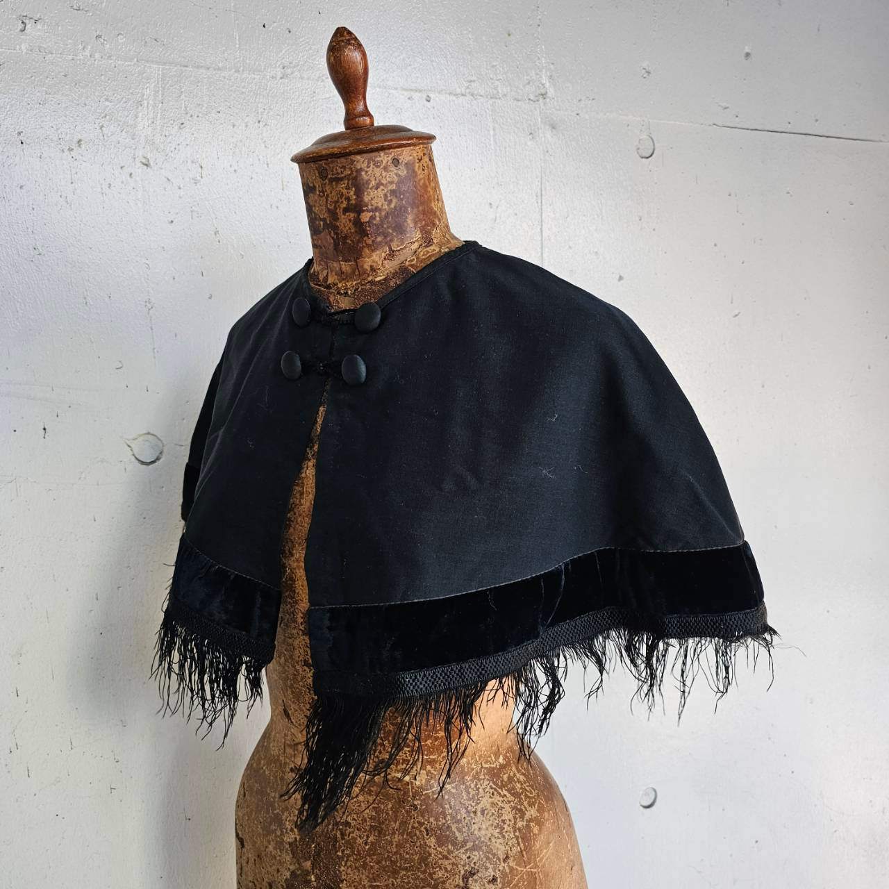 Euro antique(ヨーロッパアンティーク) 1900~20's France cape with fringe フリンジ付きケープ つけ襟 首元38cm/総丈30cm ブラック