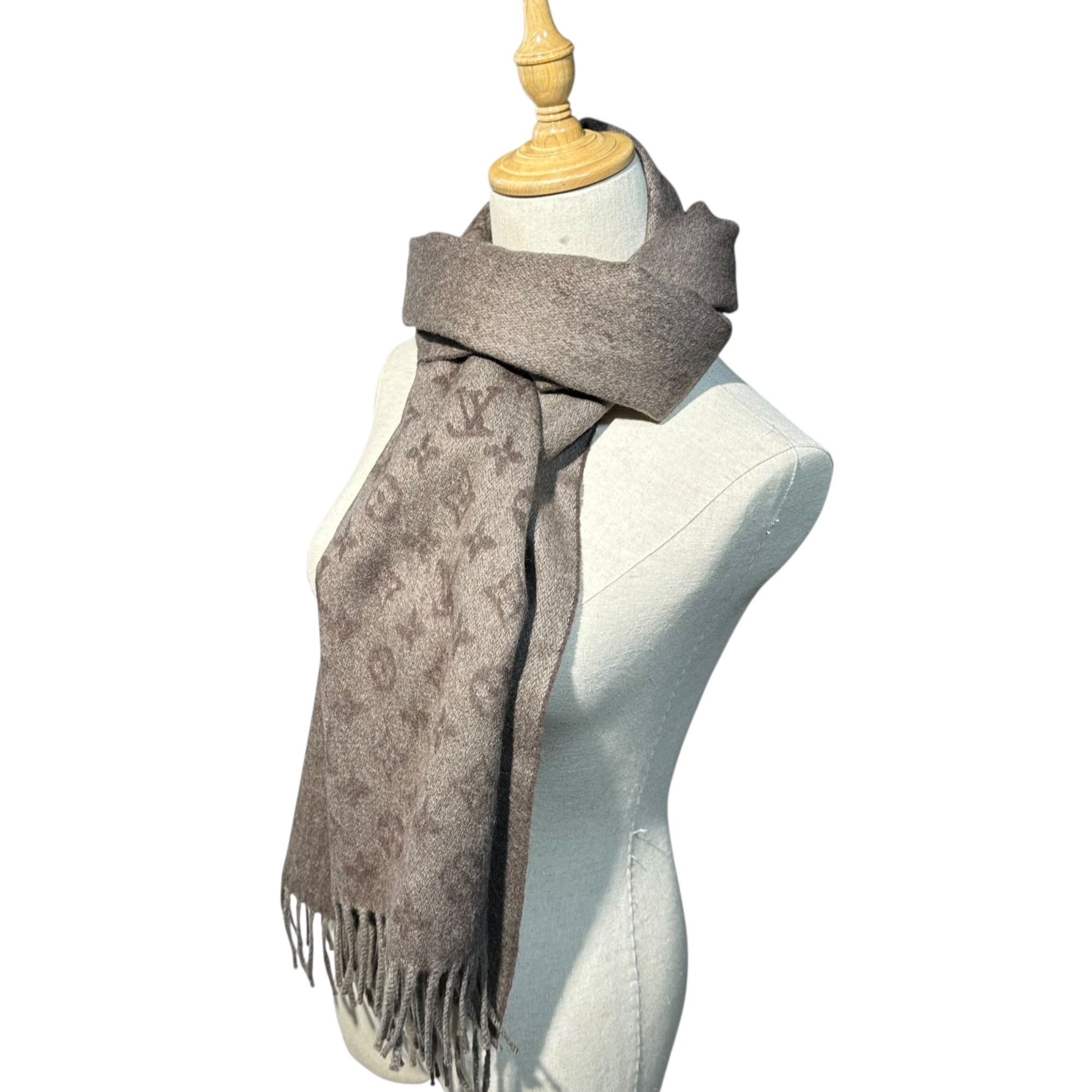 LOUIS VUITTON(ルイヴィトン) Echarpe Monogram Gradient Scarf エシャルプ モノグラム グラディエント マフラー M70258 ブラウン FF4212 2023年購入品 カシミア50％ ウール50％