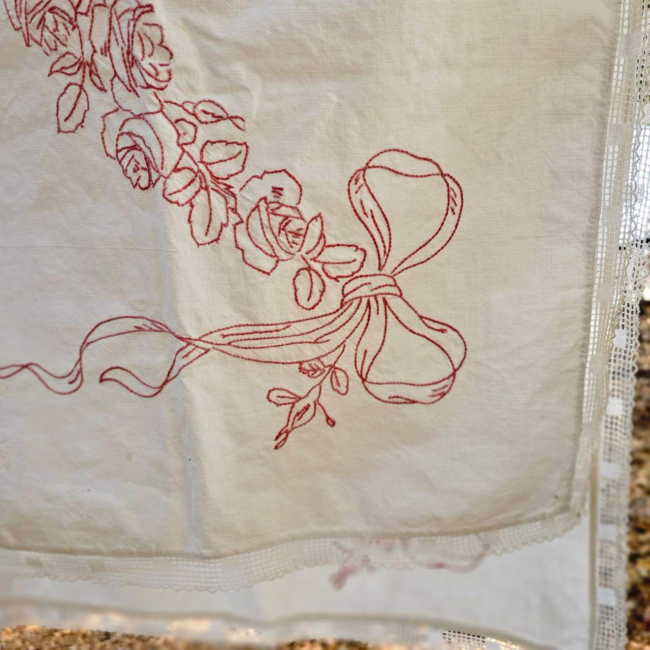 VINTAGE(ヴィンテージ) 「bonne nuit」 fabric table cloth 「おやすみ」テーブルクロス ファブリック  ベージュ(刺繍:レッド)