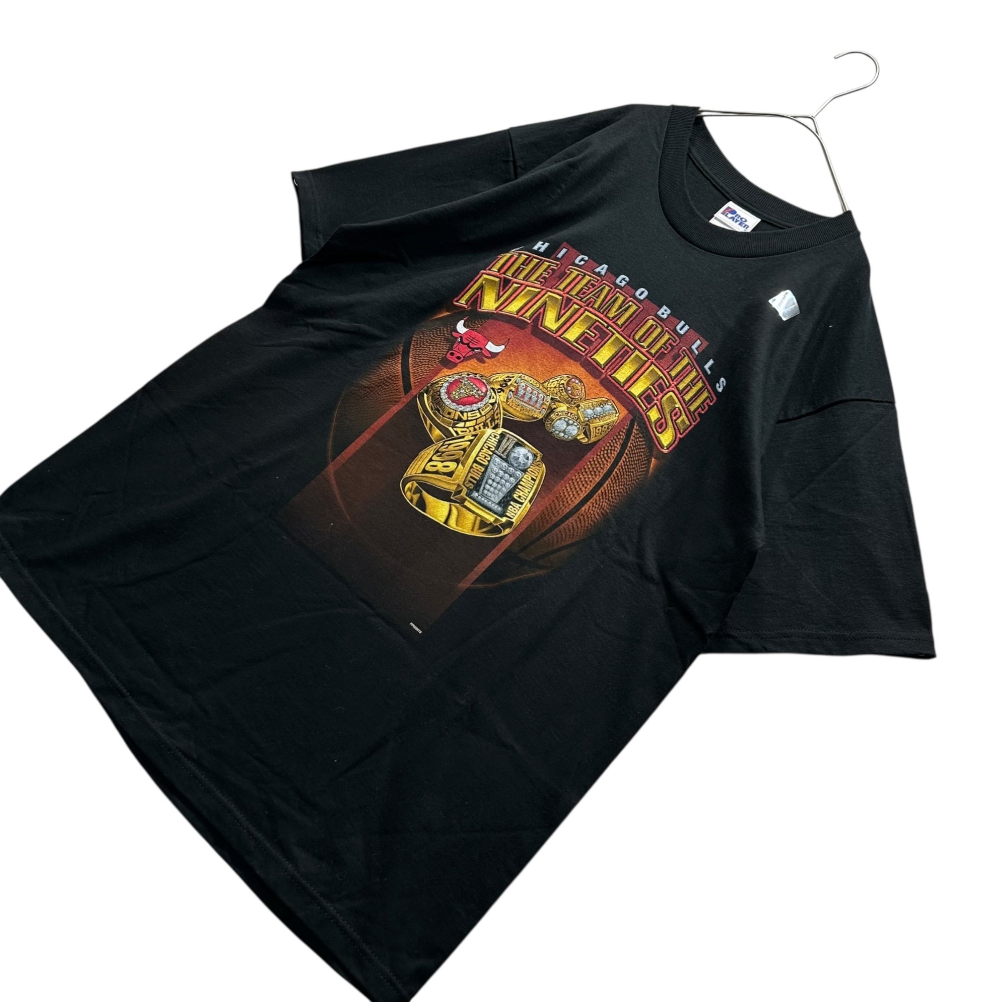 VINTAGE(ヴィンテージ) 1998 PRO PLAYER CHICAGO BULLS TEAM OF THE NINETIES 6X NBA CHAMPIONS T-SHIRT シカゴブルズ 6 チャンピオン Tシャツ Ｌ ブラック×イエロー 90年代