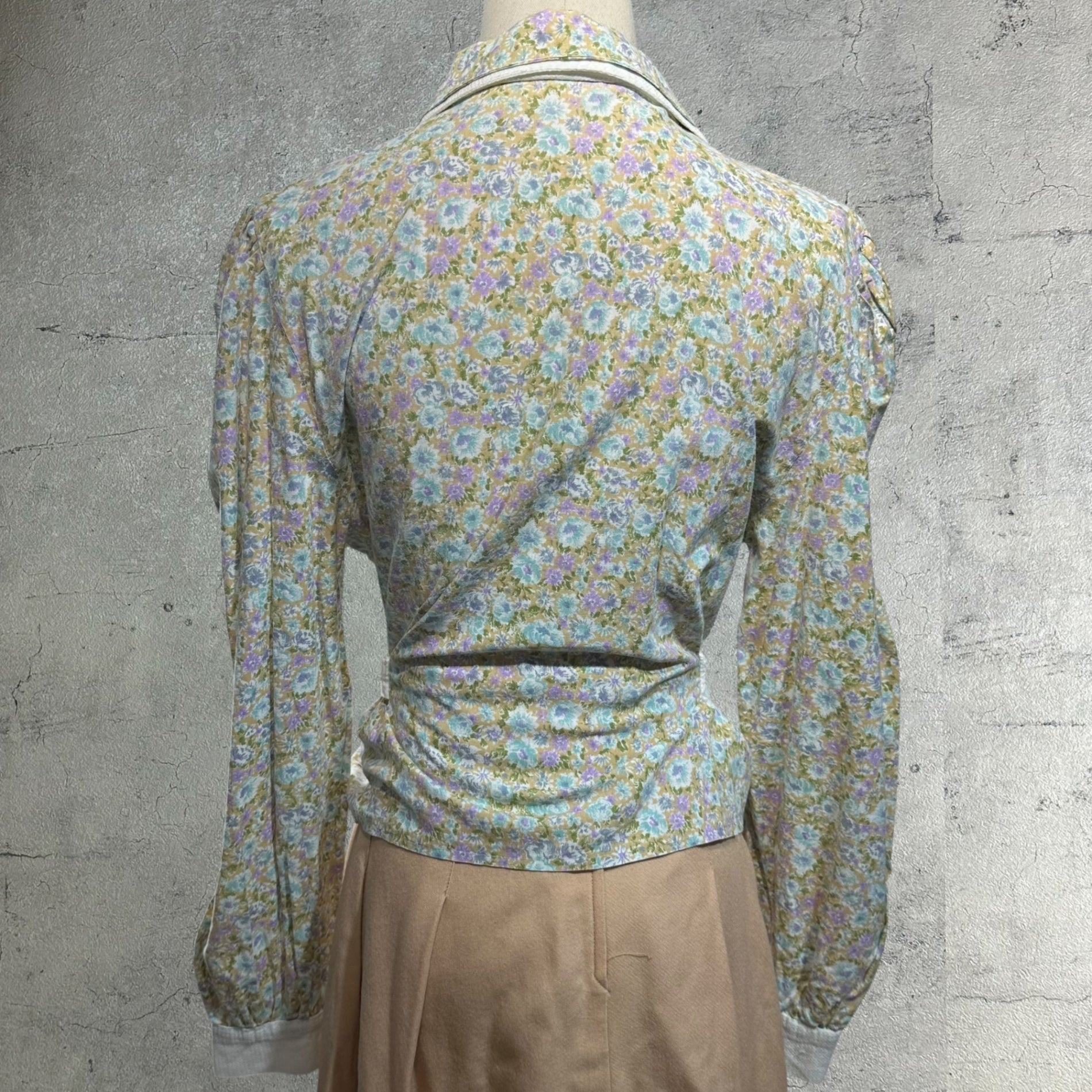 Euro vintage(ヨーロッパヴィンテージ) 60's~ Blueflower_flower print round collar blouse with ribbon バックリボン付き花柄丸襟シャツブラウス 表記無し(M~L程度) ミックスカラー