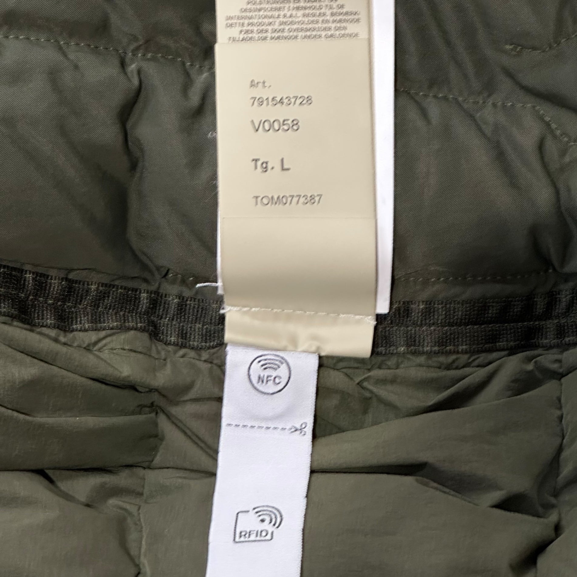 STONE ISLAND(ストーンアイランド) 23AW SEAMLESS TUNNEL NYLON DOWN-TC フーデット ダウン ジャケット 791543728 L オリーブ