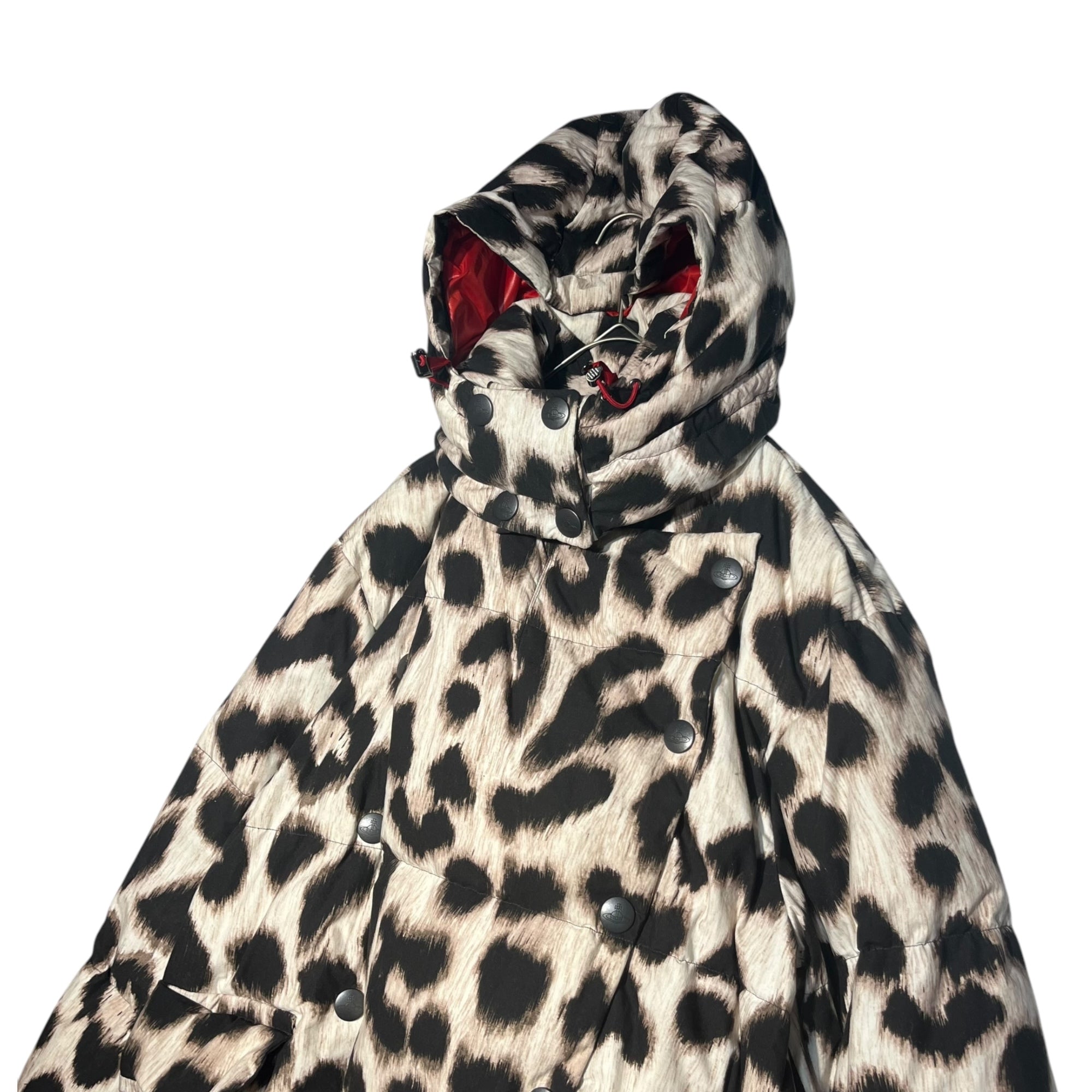 Vivienne Westwood RED LABEL × NANGA(ヴィヴィアンウエストウッドレッドレーベル × ナンガ) white leopard drift hoodie ホワイト レオパード ドリフト パーカー ダウン ジャケット コート 16-13-602002 00(FREE) ベージュ×ブラック 国内参考定価121,000円(税込)