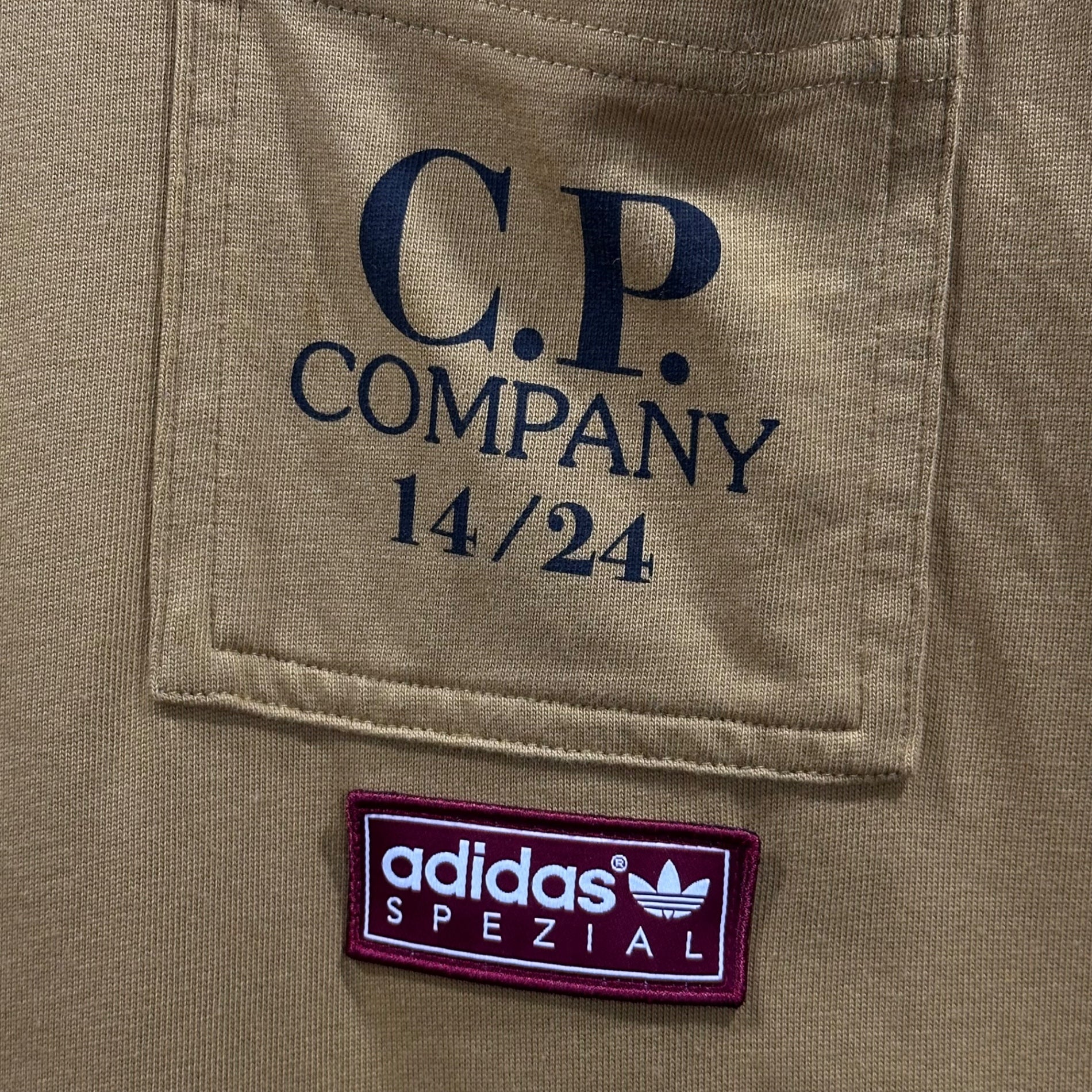 C.P. Company x adidas(シーピーカンパニー × アディダス) CP SPZL POCKET TEE PREBRO スペツィアル ポケット Tシャツ JE8670 JPN3XL マスタード