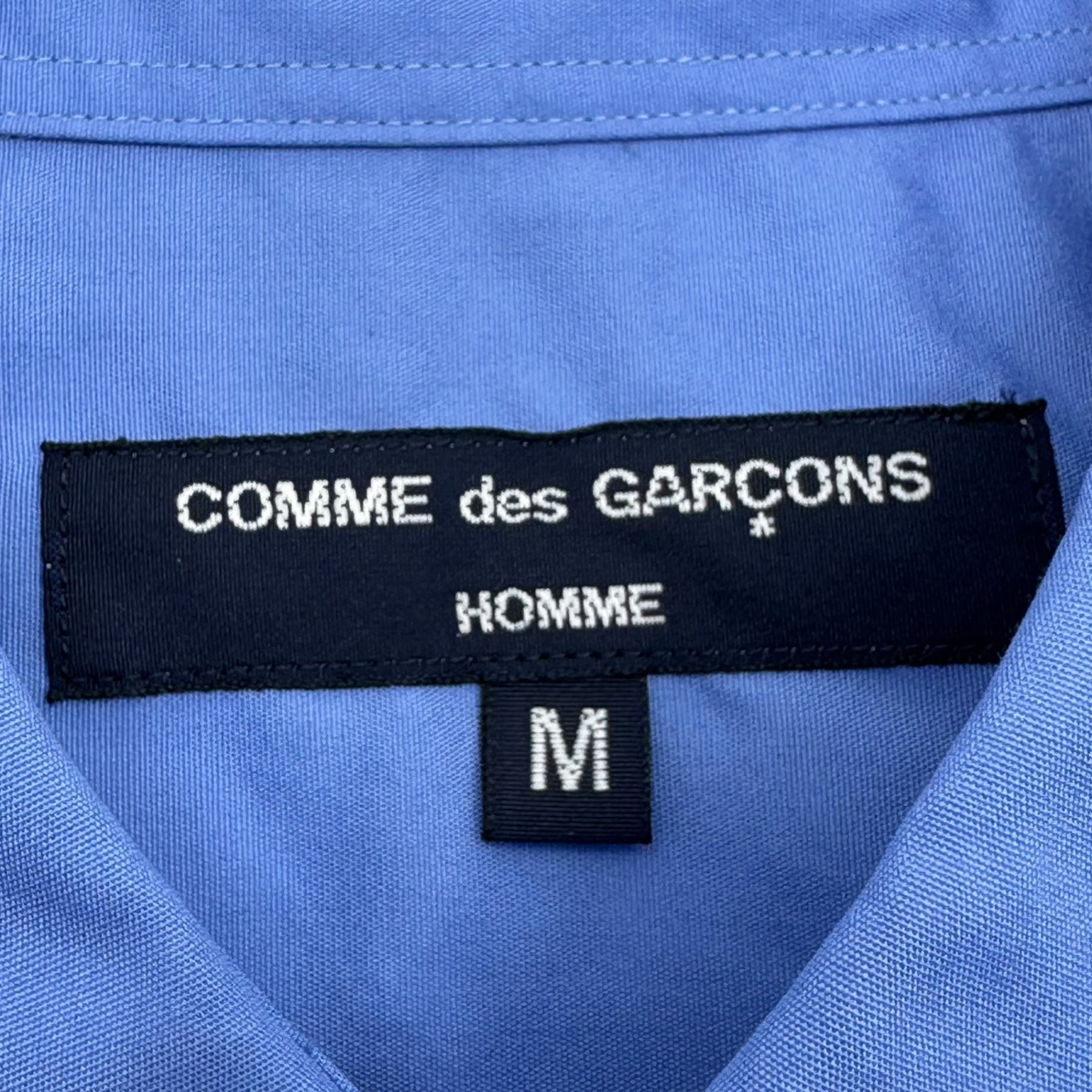 COMME des GARCONS HOMME(コムデギャルソンオム) 24SS Casual shirt - cotton broadcloth カジュアル シャツ 綿ブロード HM-B103 M サックスブルー 半袖 シャツ ロゴ 刺繍