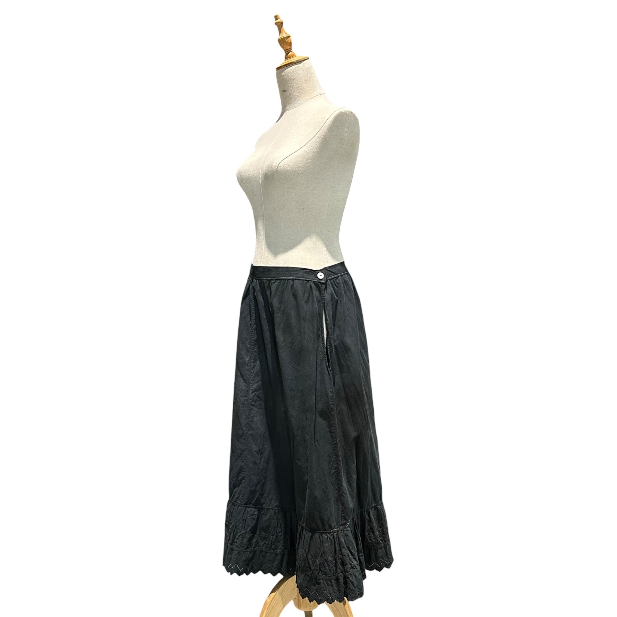 Euro antique(ヨーロッパアンティーク) 1920's~ cotton cutwork designlace hem long skirt 裾レースデザインのコットンロングスカート 表記無し(M程度) ブラック