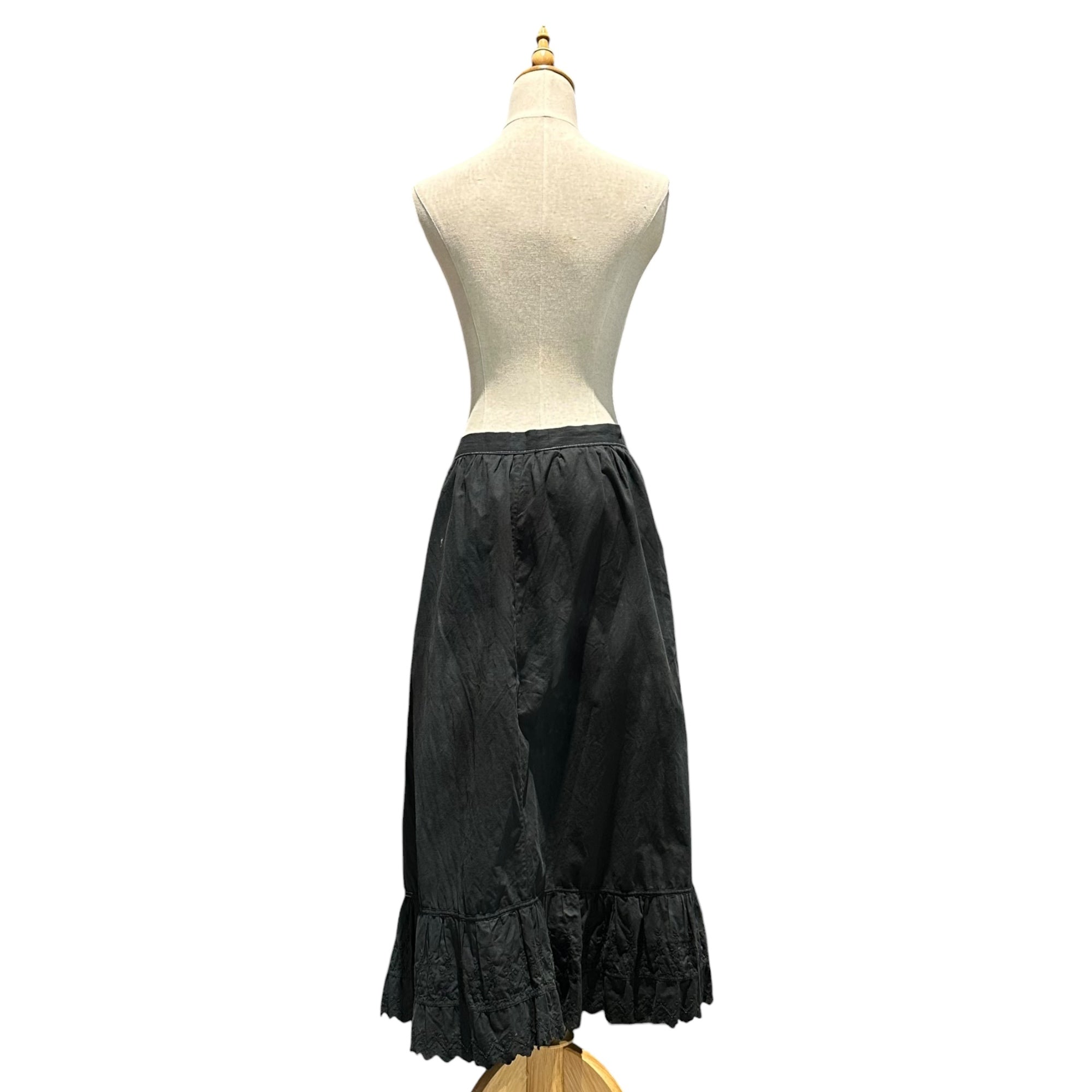 Euro antique(ヨーロッパアンティーク) 1920's~ cotton cutwork designlace hem long skirt 裾レースデザインのコットンロングスカート 表記無し(M程度) ブラック