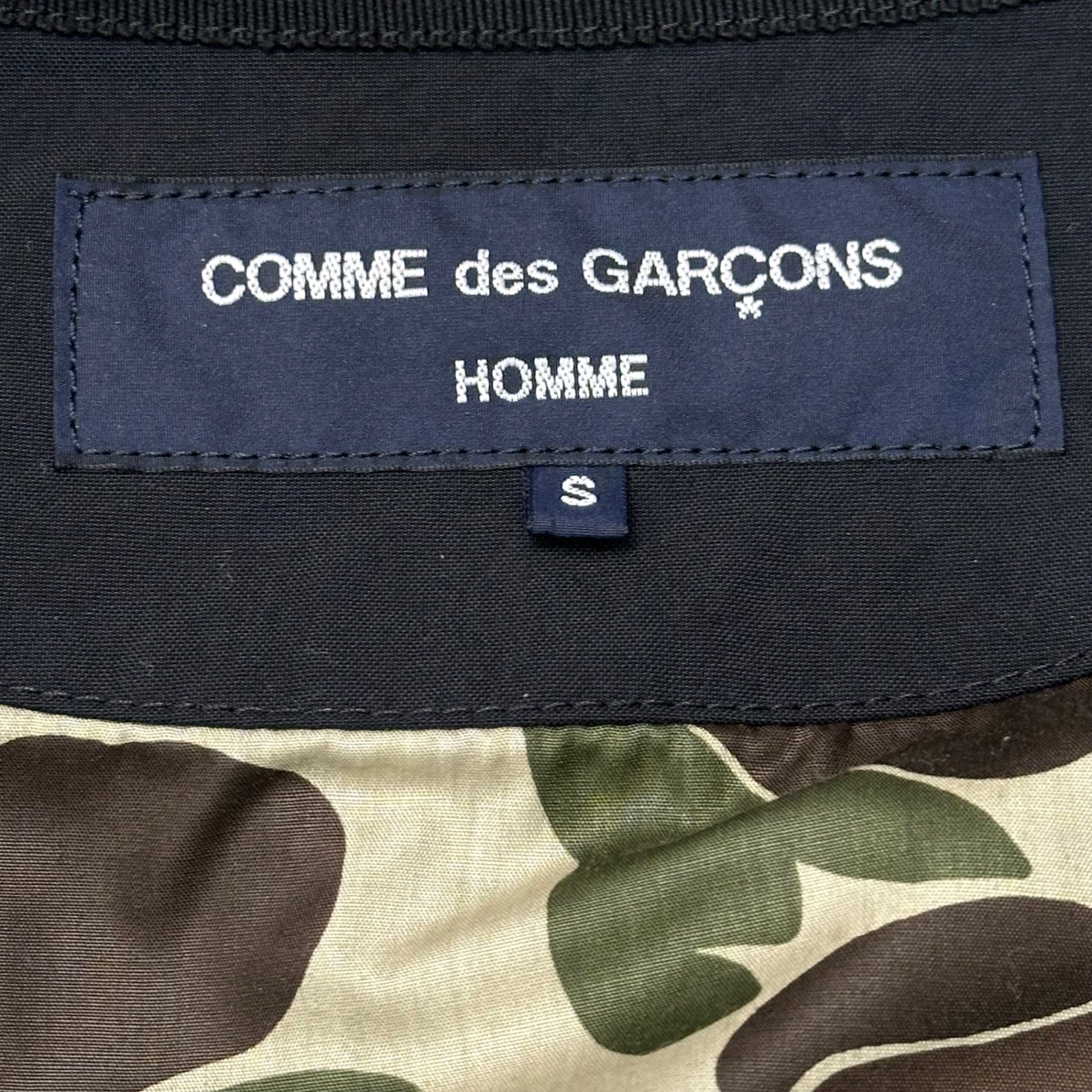 COMME des GARCONS HOMME(コムデギャルソンオム) 22SS Camouflage Lining Nylon Oxford No-Collar Jacket 裏地 カモフラ ナイロン オックス ノーカラー ジャケット HI-J006 S ブラック AD2021