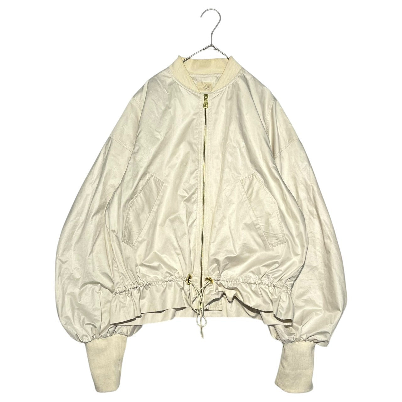 BEARDSLEY(ビアズリーガリャルダガランテ) Ruffle hem MA-1 blouson jacket 裾 フリル MA-1 ブルゾン ジャケット BEZ1022207A0003 FREE アイボリー 参考定価30,800円(税込)