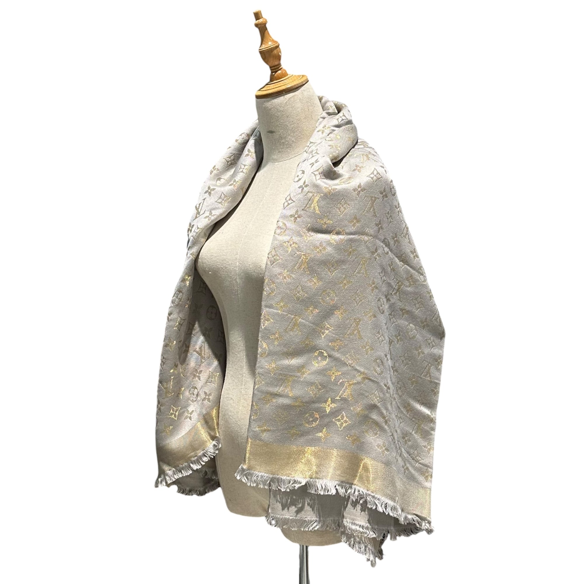 LOUIS VUITTON(ルイヴィトン) Monogram Shine Shawl ショール モノグラム シャイン M75121 シルバー×ゴールド マフラー