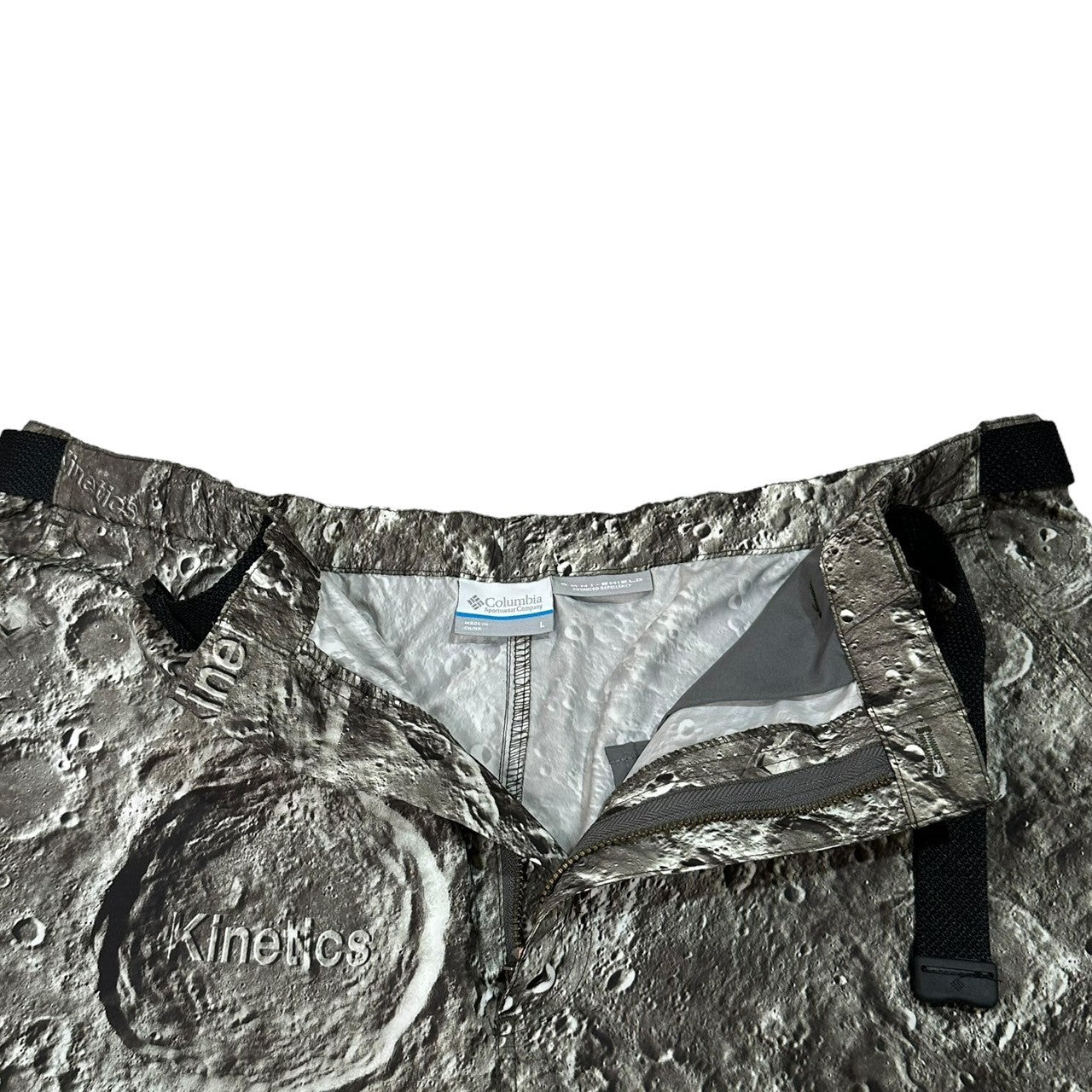 Columbia(コロンビア) Kinetics Moon Collection Climbing Shorts キネティクス ムーン コレクション クライミング ショーツ ハーフパンツ 117 PM4420 L カーキ 月面 プリント