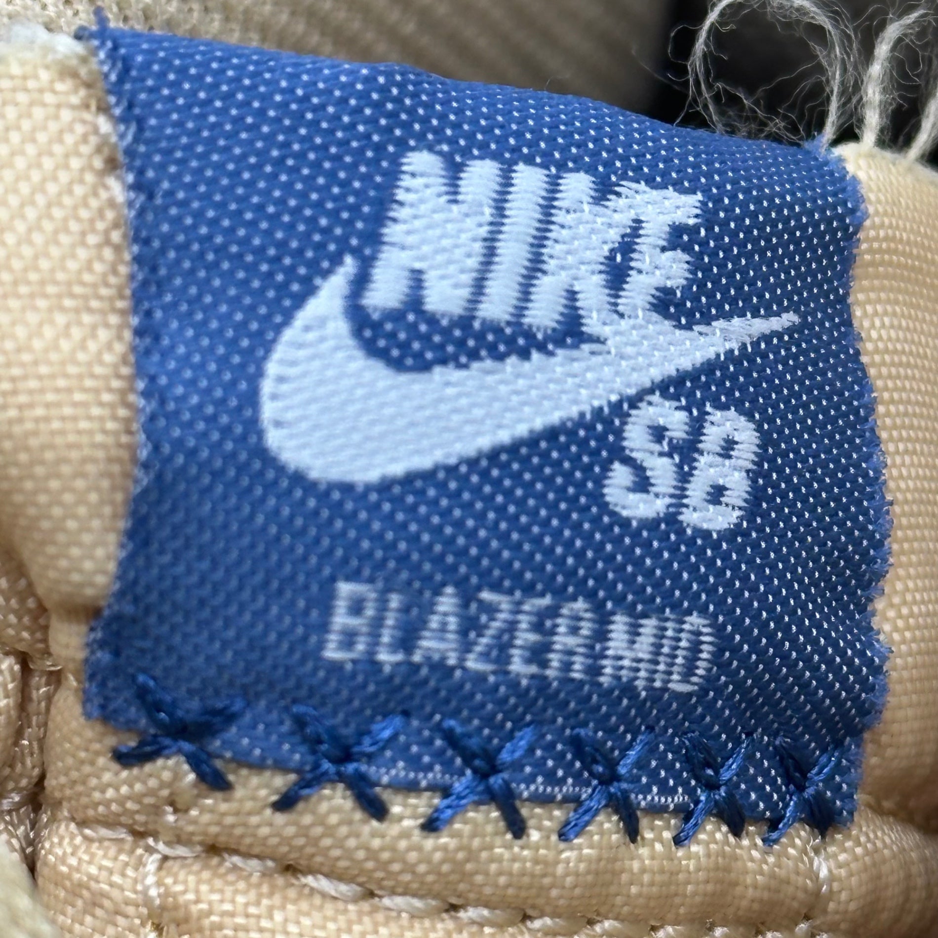 NIKE SB(ナイキエスビー) SB Zoom Blazer Mid Premium "Sashikopack/Sesami" SB ズーム ブレーザー ミッド プレミアム 刺し子 セサミ CT0715-200 26.5cm ベージュ×ネイビー ハイカット スニーカー