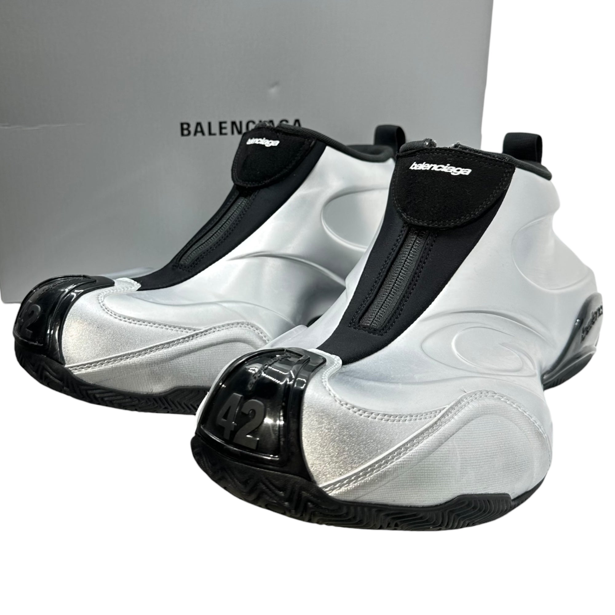 BALENCIAGA バスケットボールシューズ バレンシアガ“バスケシューズ着想”湾曲メンズスニーカー、近未来的