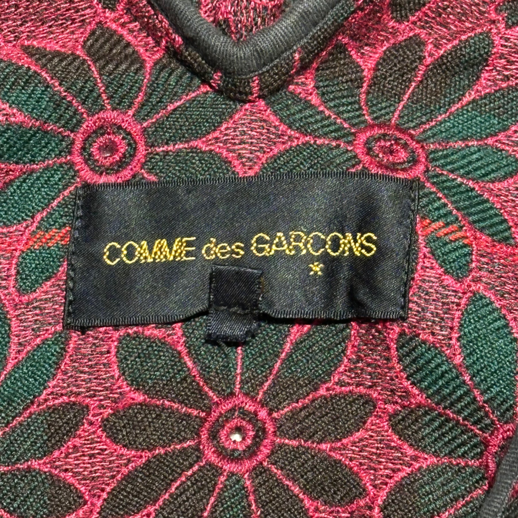 COMME des GARCONS(コムデギャルソン) 99AW Vintage Flower stitchwork modified buttonless jacket  ヴィンテージ フラワー ステッチワーク 変形 ボタンレス ジャケット GJ-04030S S ブラック×レッド AD1999
