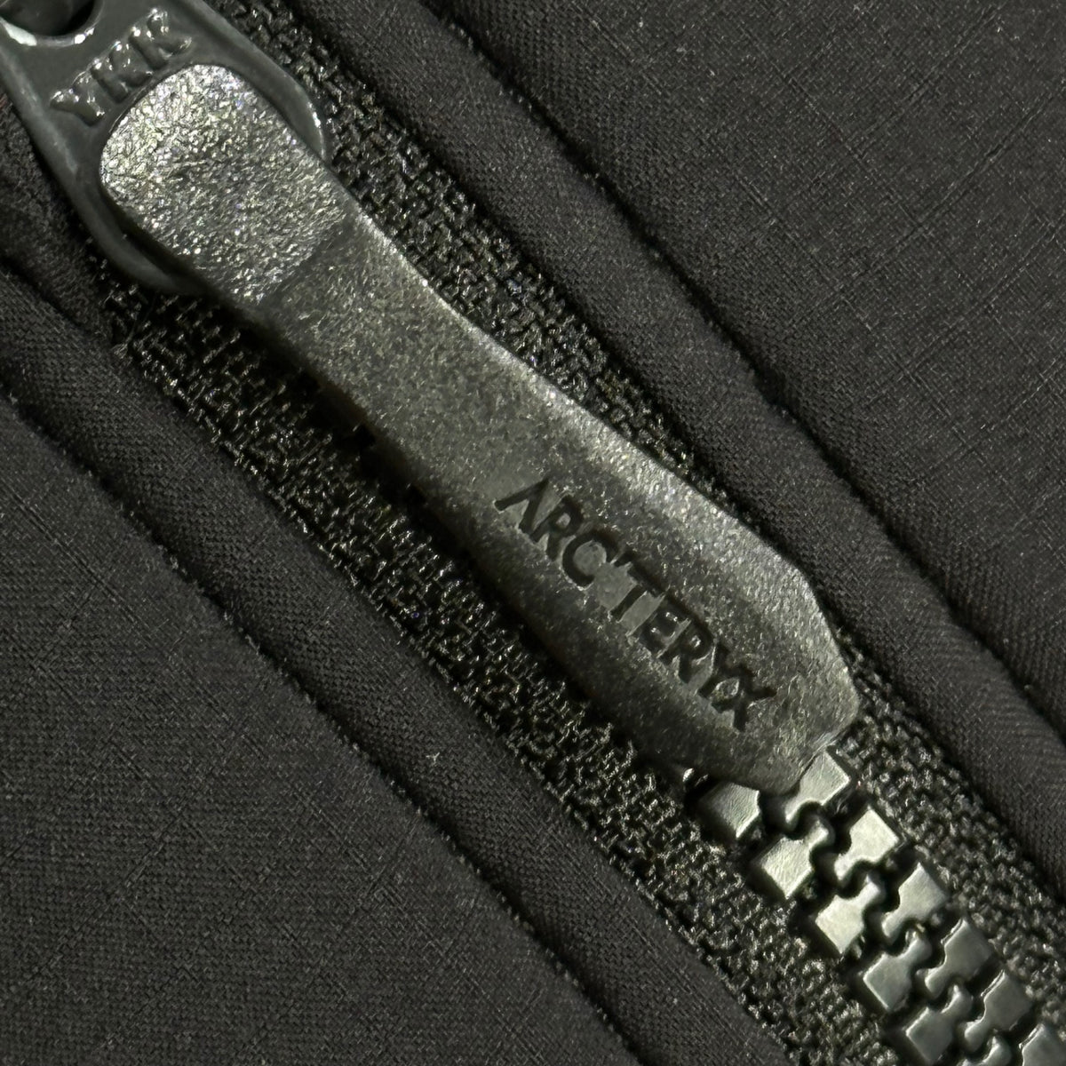ARC'TERYX(アークテリクス) 2020AW BEAMS LOGO ATOM AR HOODY ビームス ロゴ アトム 中綿 フーディ ジャケット 28176-126048 S ブラック×オレンジ