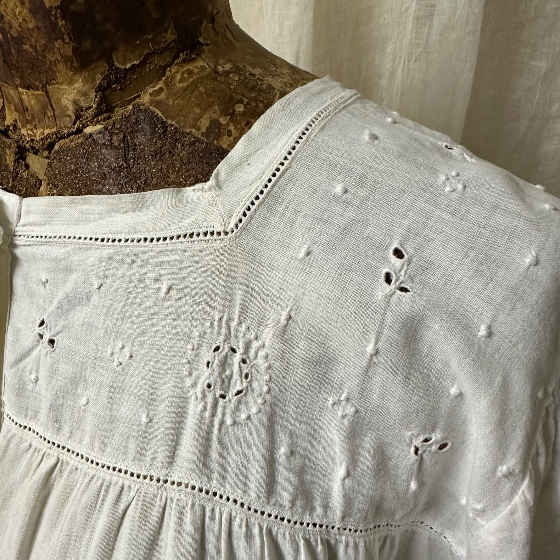 Euro vintage(ヨーロッパヴィンテージ) 30~40's ivory cotton square neck with floral cutwork knighty フローラルカットワークレースのコットンナイティドレス ワンピース 表記無し(M~L程度) アイボリー