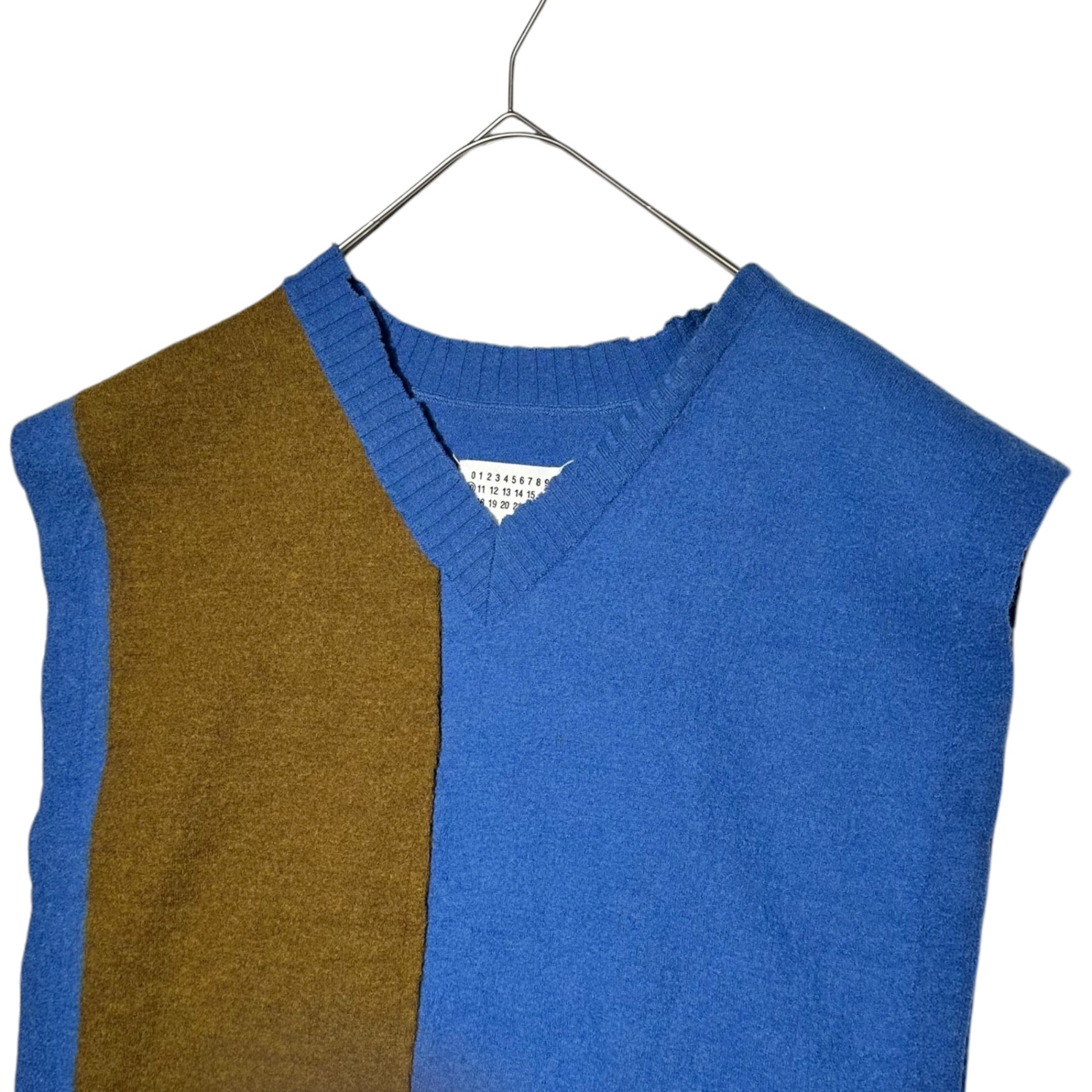 MAISON MARGIELA(メゾンマルジェラ) 21SS Multicolor V-neck knit vest マルチカラー Vネック ニット ベスト ホツレ加工 S50TH0043 S17696 M ブルー×カーキ×レッド ダメージ加工