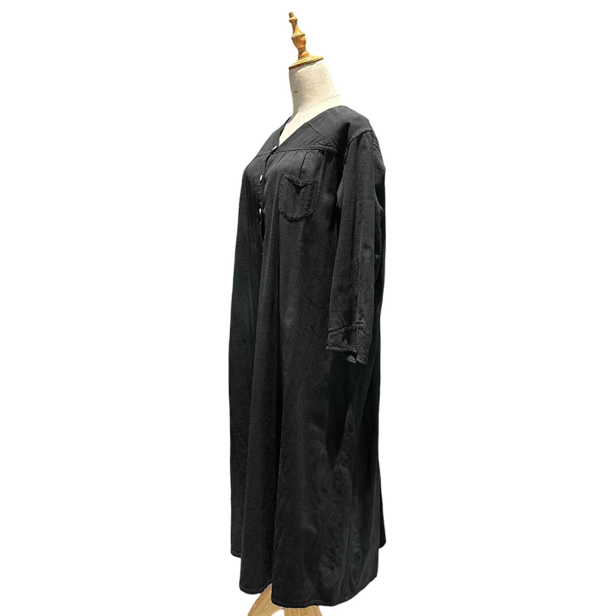 Euro vintage(ヨーロッパヴィンテージ) 30’~40's small pocket and v-neck cotton nighty/dress 表記無し(Lサイズ程度) ブラック/後染め加工 所々に染み/リペア跡あり