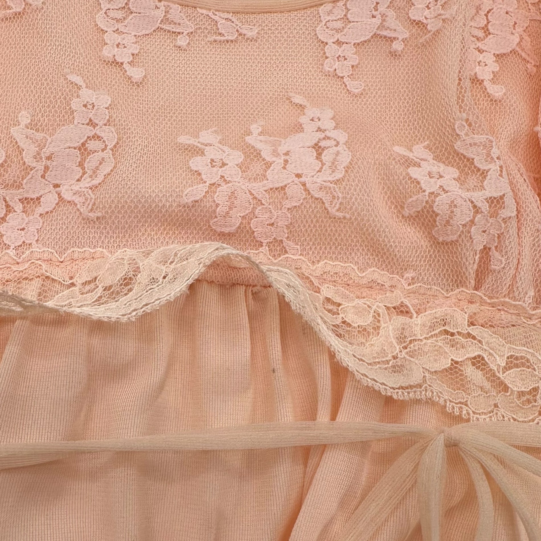 VINTAGE(ヴィンテージ) 70’s front ribbon salmon pink camisole onepiece サーモンピンクのリボンとキャミソールロング丈ワンピース 表記無し(M〜Lサイズ程度) ピンク