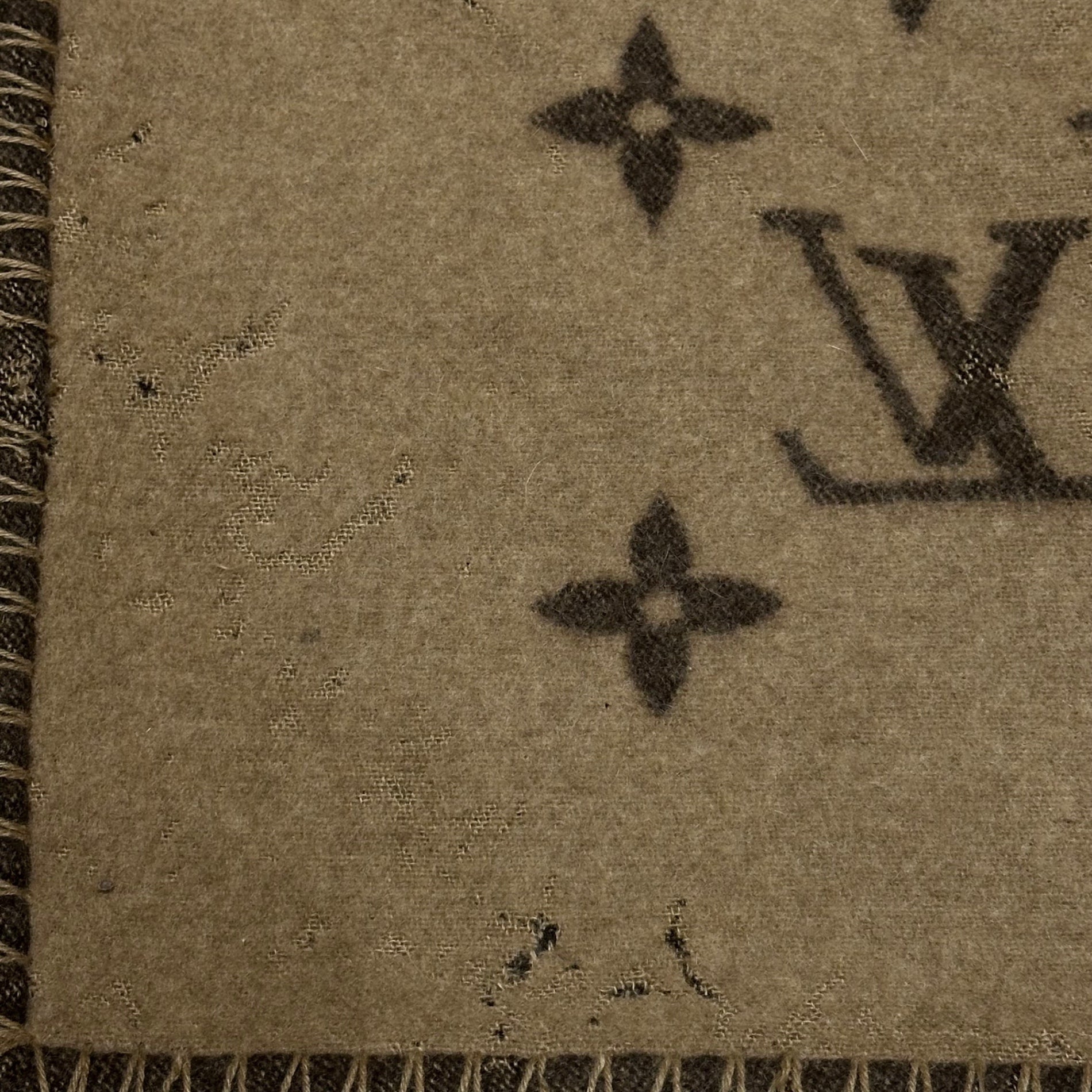 LOUIS VUITTON(ルイヴィトン) Plaid Neo Monogram プレッド ネオ モノグラム ブランケット M75548 ブラウン×ベージュ 毛布 ラグ リバーシブル