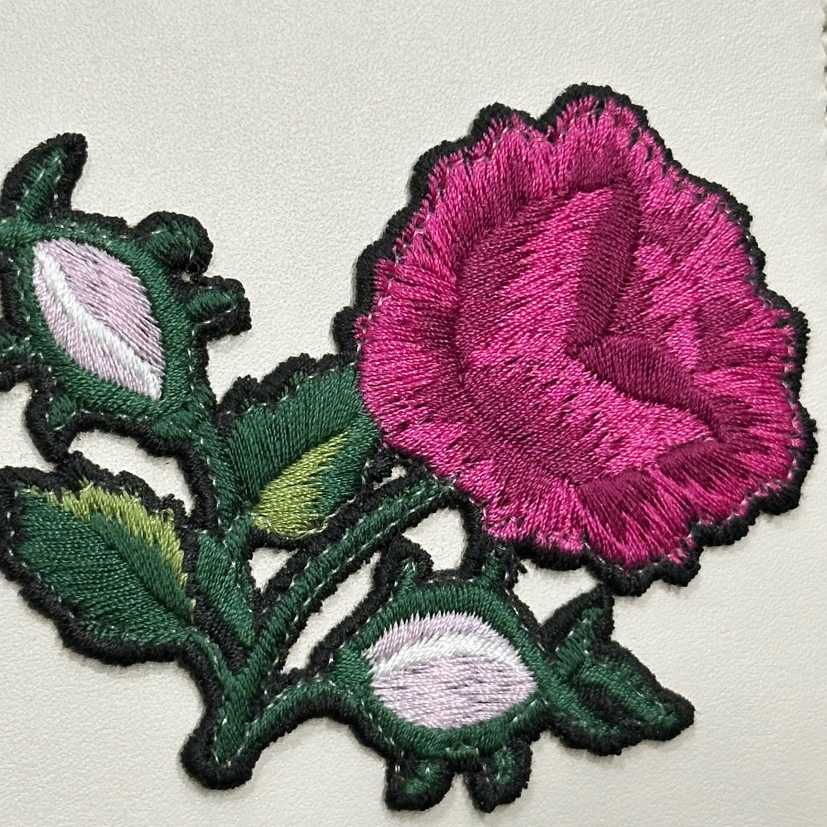 GUCCI(グッチ) Sylvie-Web Rose-Embroidered Shoulder Bag シルヴィ ウェブ 薔薇 刺繍 ショルダー バッグ 470270 525040 オフホワイト×ピンク