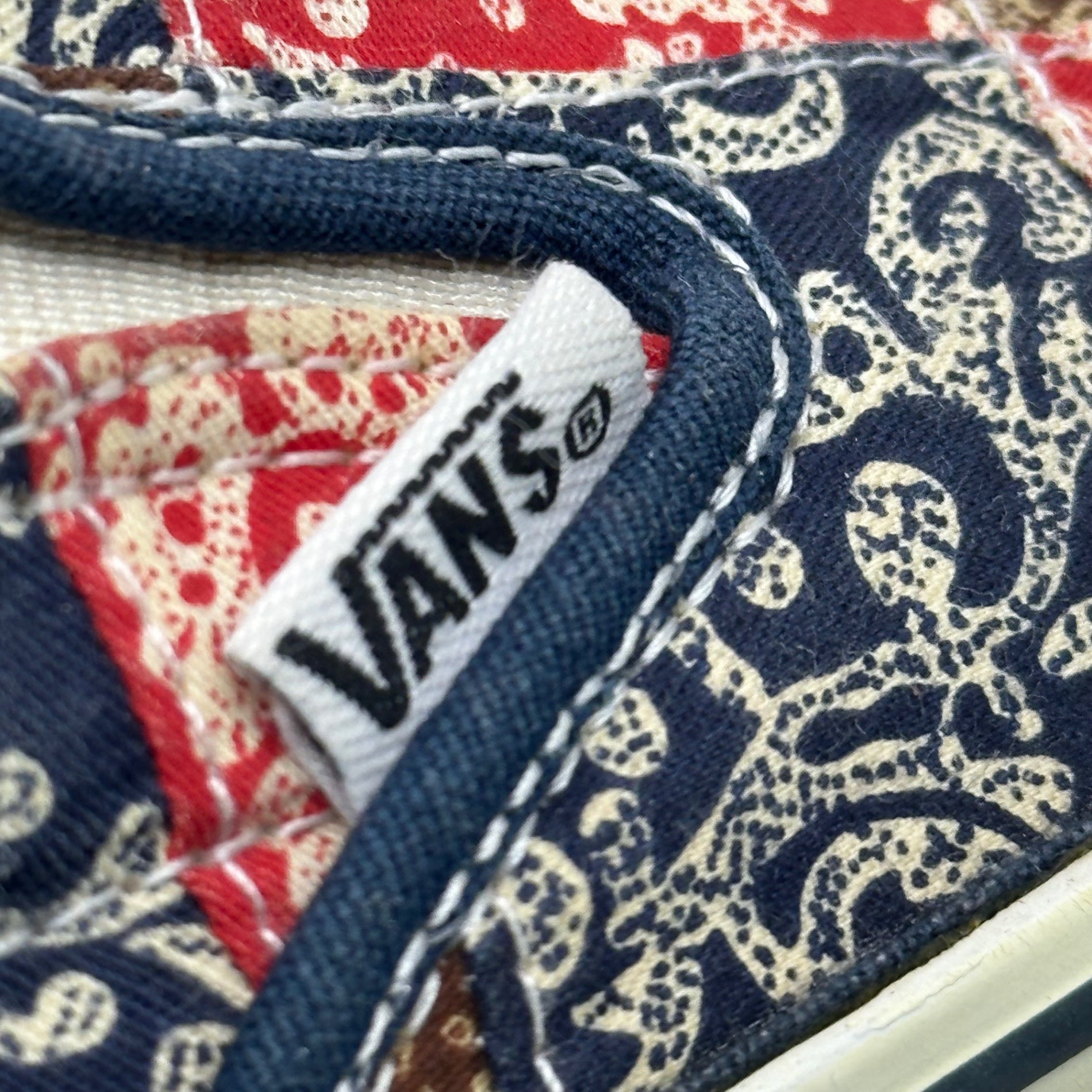 VANS(バンズ) Classic Slip-on クラシック スリッポン ペイズリー バンダナ パッチワーク 26.5cm レッド×ネイビー スニーカー