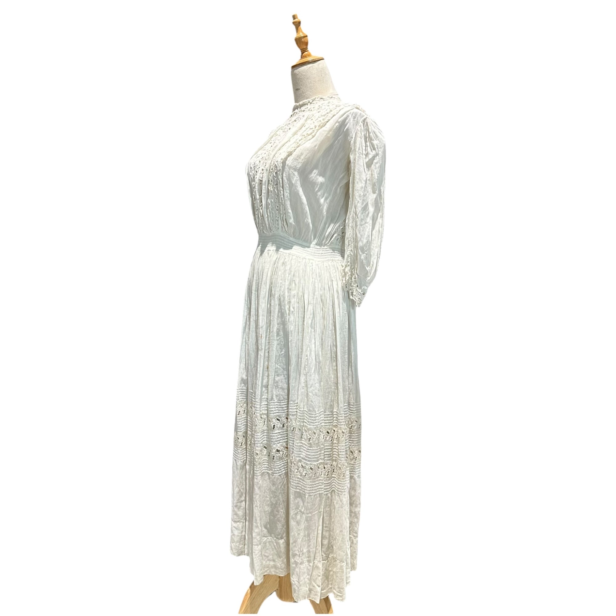 Euro antique(ヨーロッパアンティーク) cotton lace long dress onepiece コットンの七分袖のドレス ワンピース 肩幅約37cm,ウエスト約52㎝/全体的にダメージ有 ホワイト