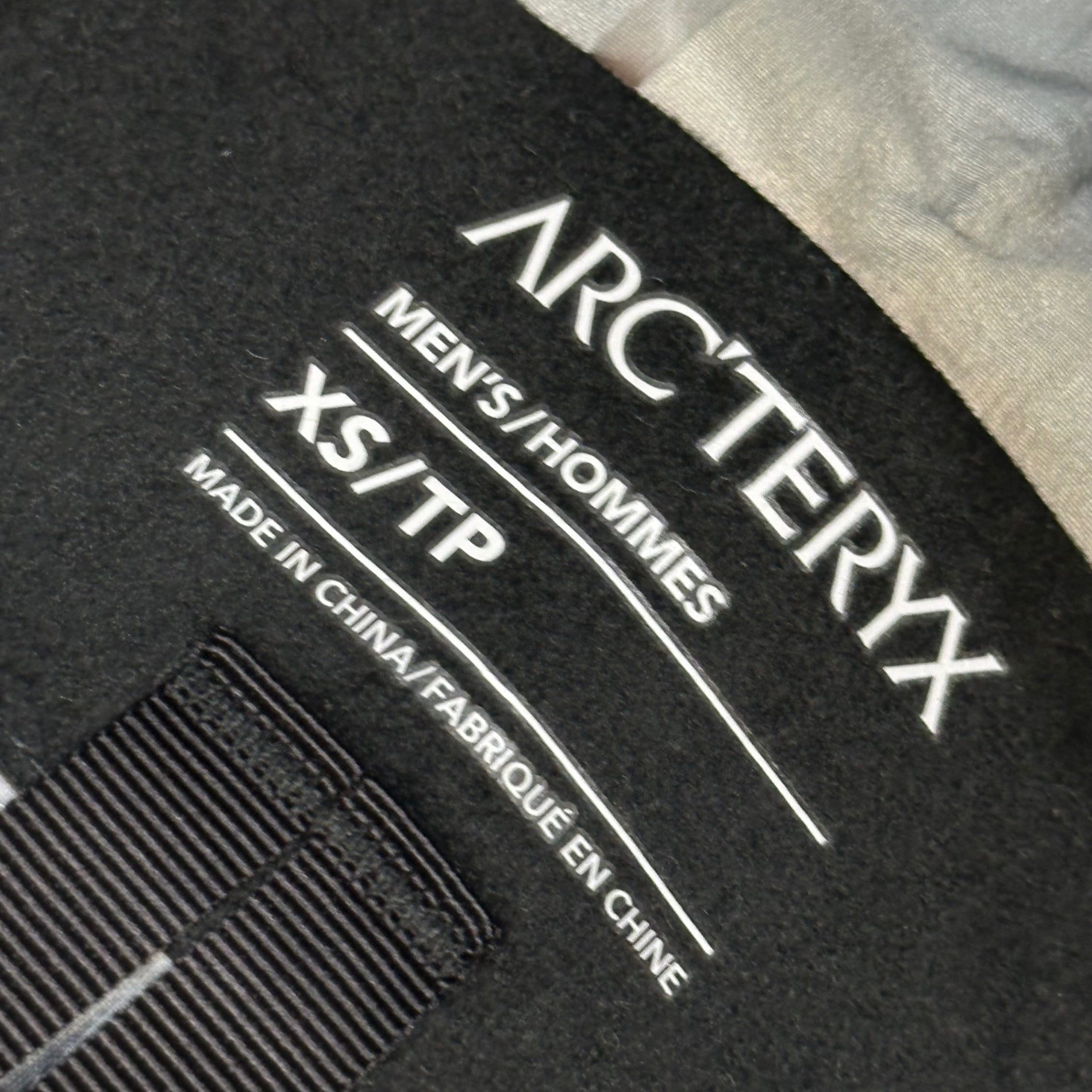 ARC'TERYX(アークテリクス) BETA SV JACKET - Distortion ベータ SV ジャケット 25694-129274 XS ディストーション(グレージュ) 廃番モデル マウンテンパーカー