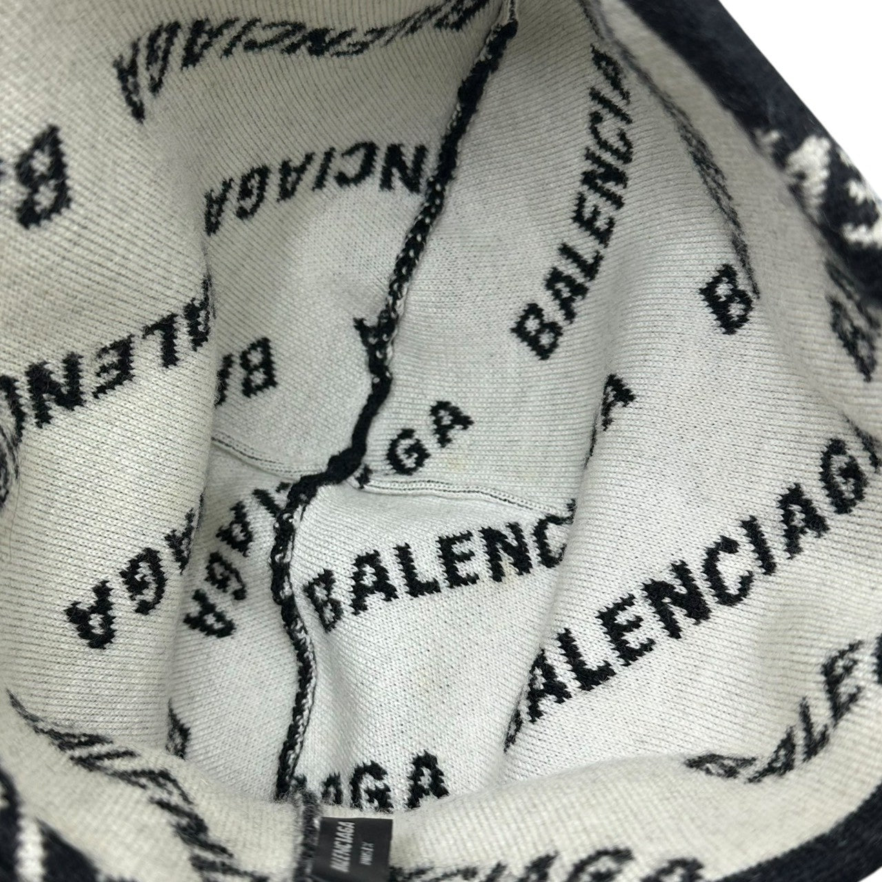 BALENCIAGA(バレンシアガ) Logo All-Over Print Beanie ロゴ 総柄 ビーニー 719580 ブラック×ホワイト