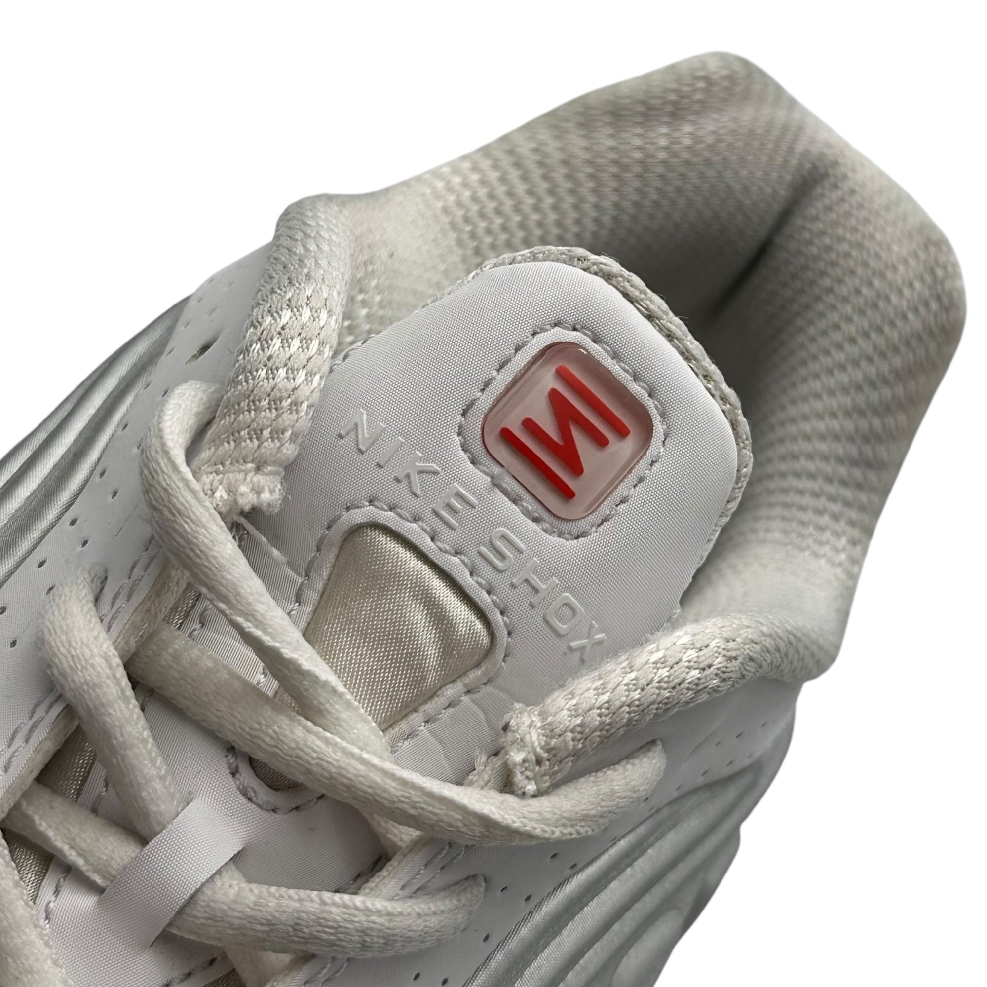 NIKE(ナイキ) SHOX R4 WHITE/METALLIC SILVER-WHITE ショックス HQ1988-101 28.5 ホワイト×メタリックシルバー スニーカー