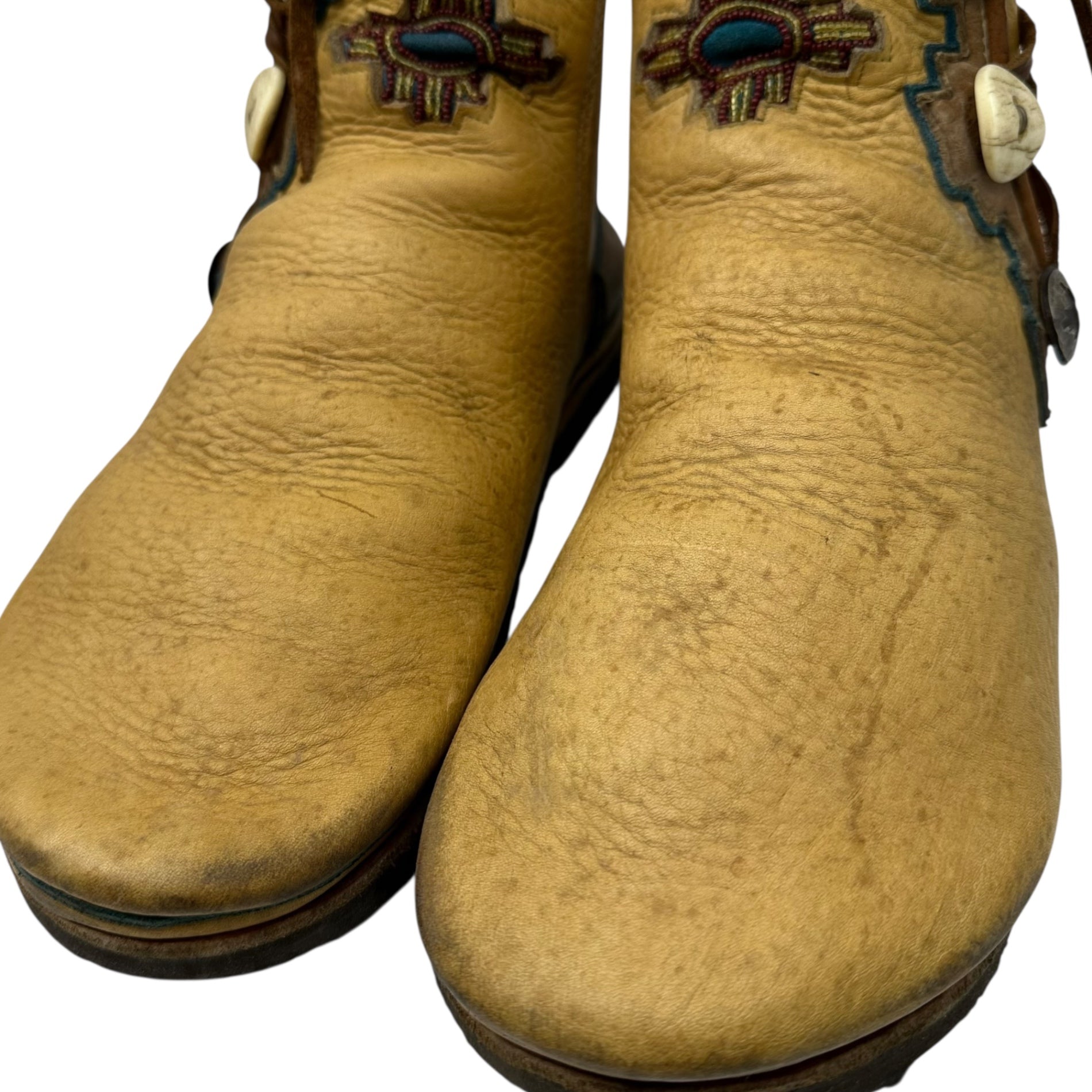 RON BOYD × BEAMS PLUS(ロンボイド × ビームスプラス) Concho Custom Moccasin Boots コンチョ カスタム モカシン ブーツ アメリカンヒッピー 27～27.5cm程度 ベージュ×ブラウン INDIAN JEWELRY Fair限定 ロンボイド氏ハンドメイド レザー