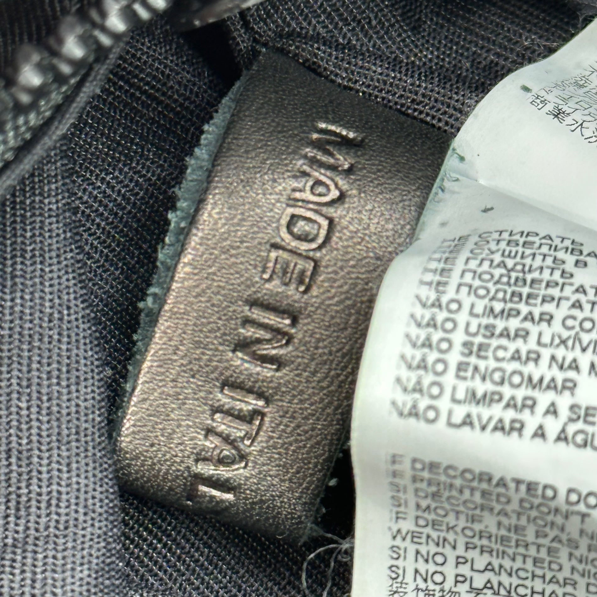 MAISON MARGIELA(メゾンマルジェラ) 20AW Logo Pinstripe Body Bum Bag ロゴ ピンストライプ ボディ バムバッグ S55WB0010 P3533 ブラック×ホワイト ⑪ライン