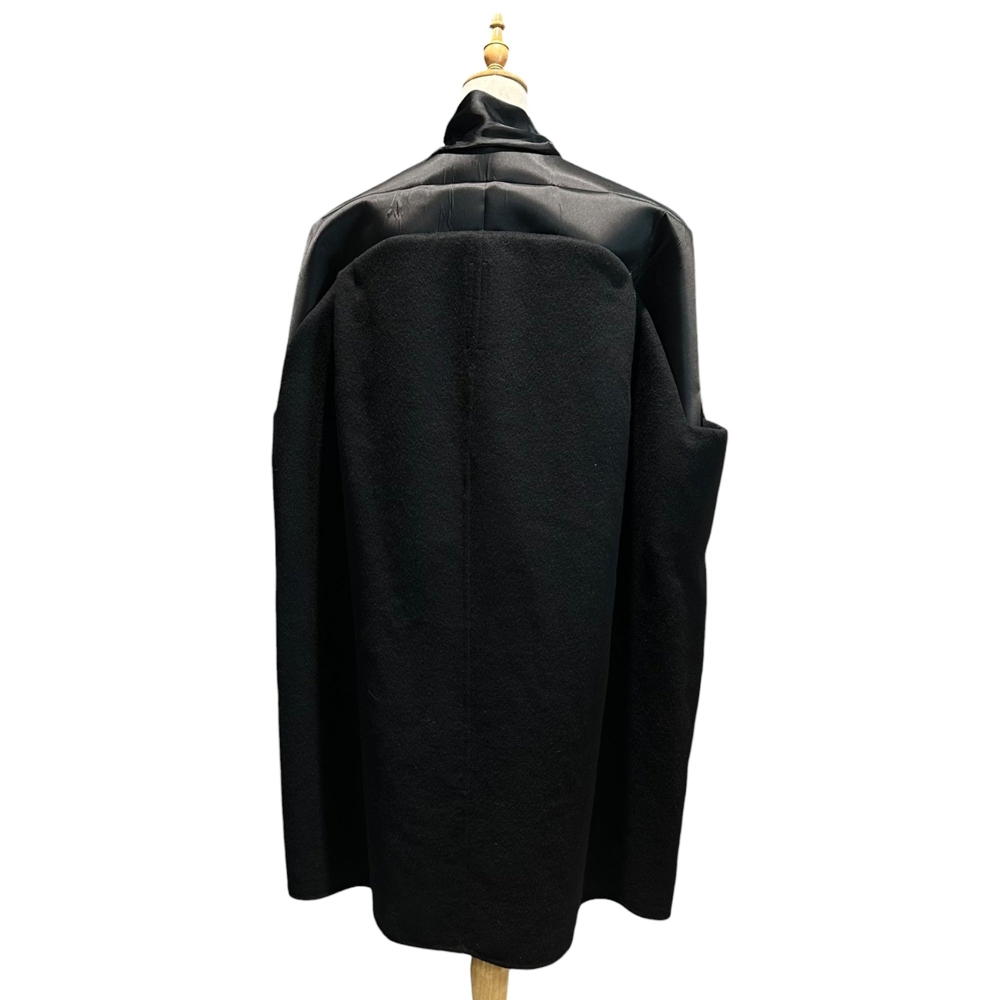 Rick Owens(リックオウエンス) 22SS ”FOGACHINE” GIRDERED CAPE SHORT ガーダード ケープ ショート コート RO02A7964 40 ブラック ポンチョ ジャケット カシミア