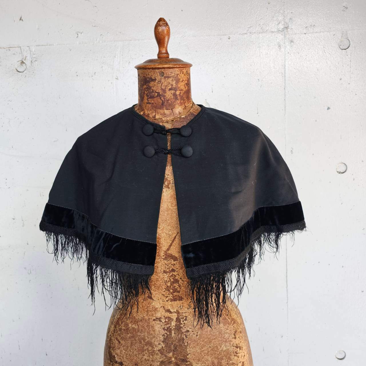 Euro antique(ヨーロッパアンティーク) 1900~20's France cape with fringe フリンジ付きケープ つけ襟 首元38cm/総丈30cm ブラック