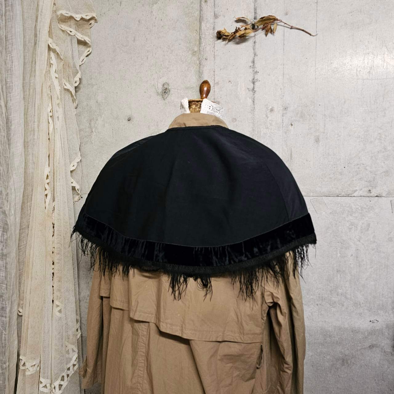 Euro antique(ヨーロッパアンティーク) 1900~20's France cape with fringe フリンジ付きケープ つけ襟 首元38cm/総丈30cm ブラック