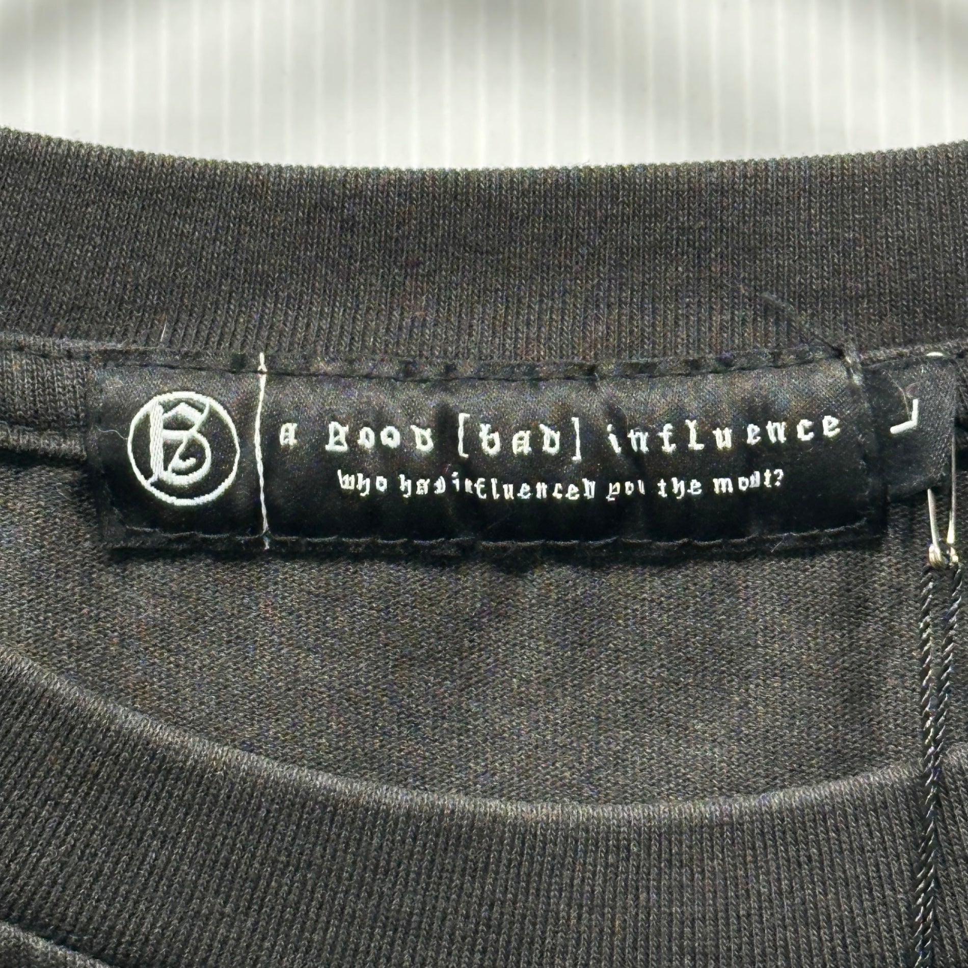 A Good Bad Influence(ア グッド バッド インフルエンス) 25SS LOVE IS T-SHIRT ラブ イズ Tシャツ プリントT AGBI-25SS-T17 L ブラック 参考定価9,900円(税込)