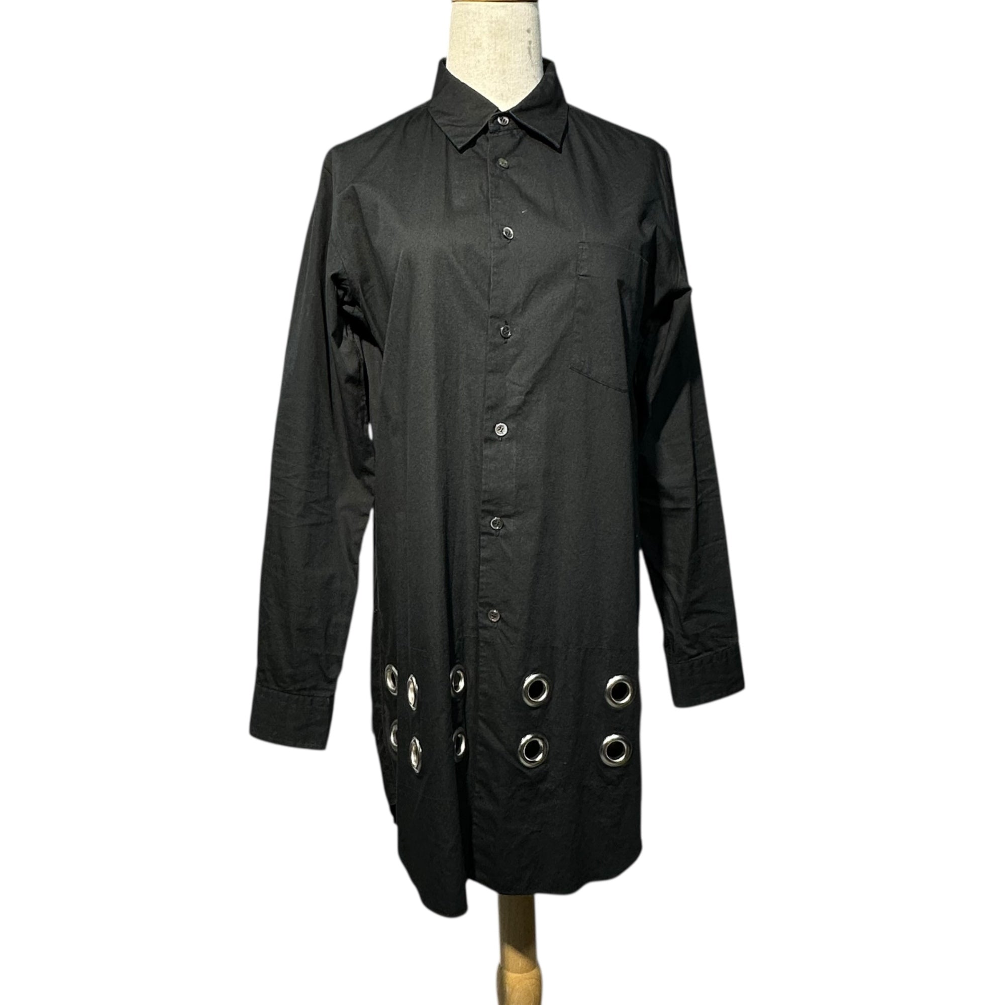 BLACK COMME des GARCONS(ブラックコムデギャルソン) L/S Shirt with Hem Buttonhole Design 裾 鳩目 デザイン ロング丈 長袖 シャツ 1A-B001 M ブラック AD2017