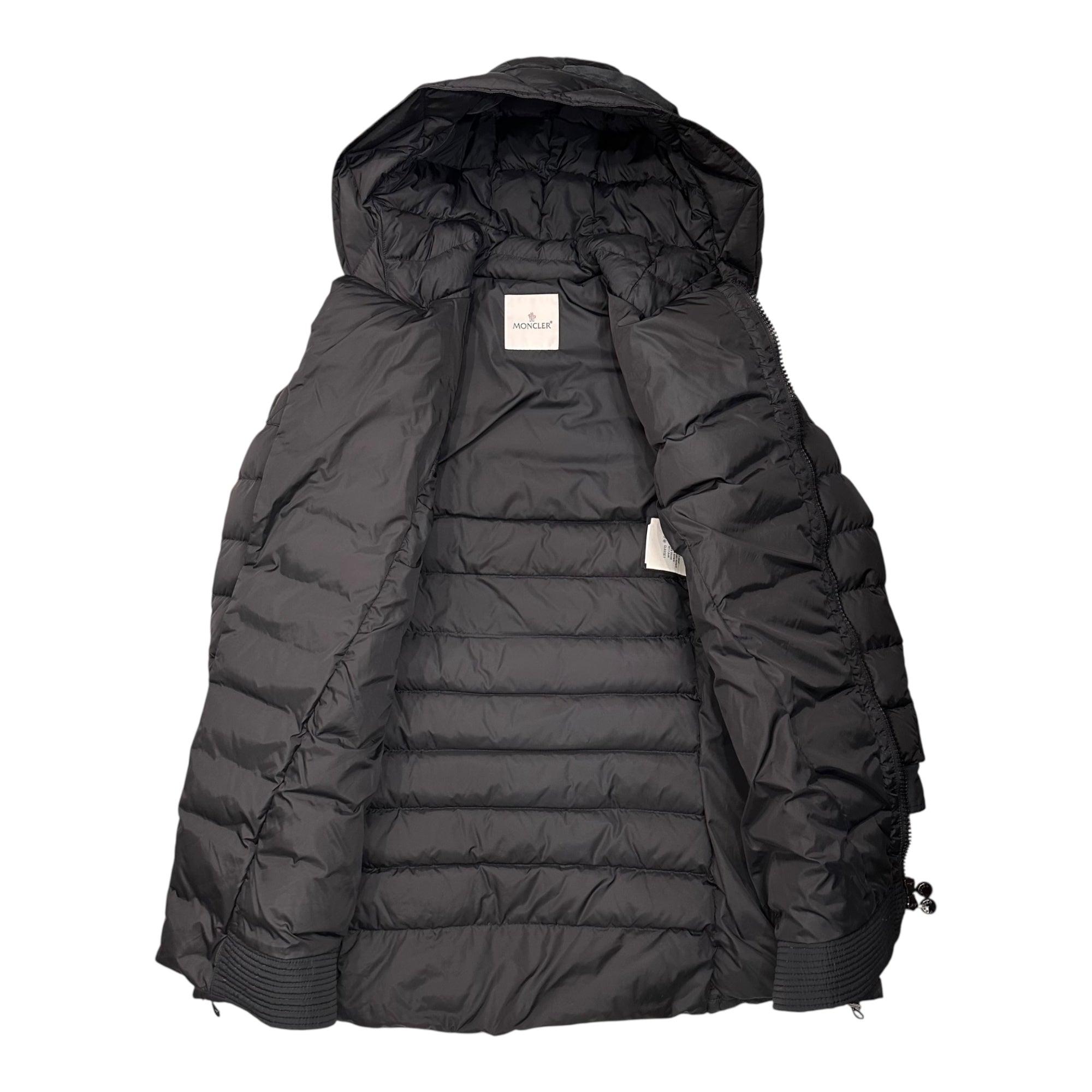 MONCLER(モンクレール) GISELE Hooded Quilted Down Coat フーデッド キルティング ダウン コート B20934993885 2 ブラック ジャケット ロゴ ワッペン