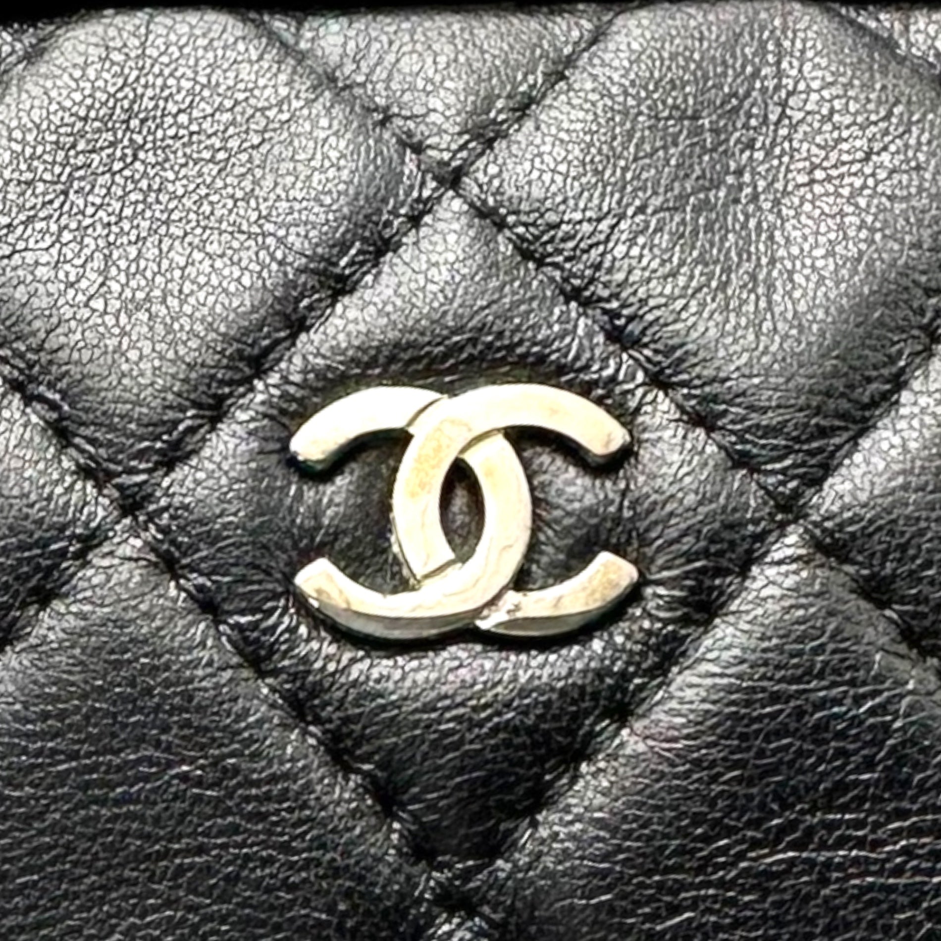 CHANEL(シャネル) Matelasse Large Toiletry Case - Lambskin マトラッセ ラージ トワレ ポーチ  ラムスキン ブラック 2012年製造 16番台 16****** ココマーク ケース バッグ コスメ