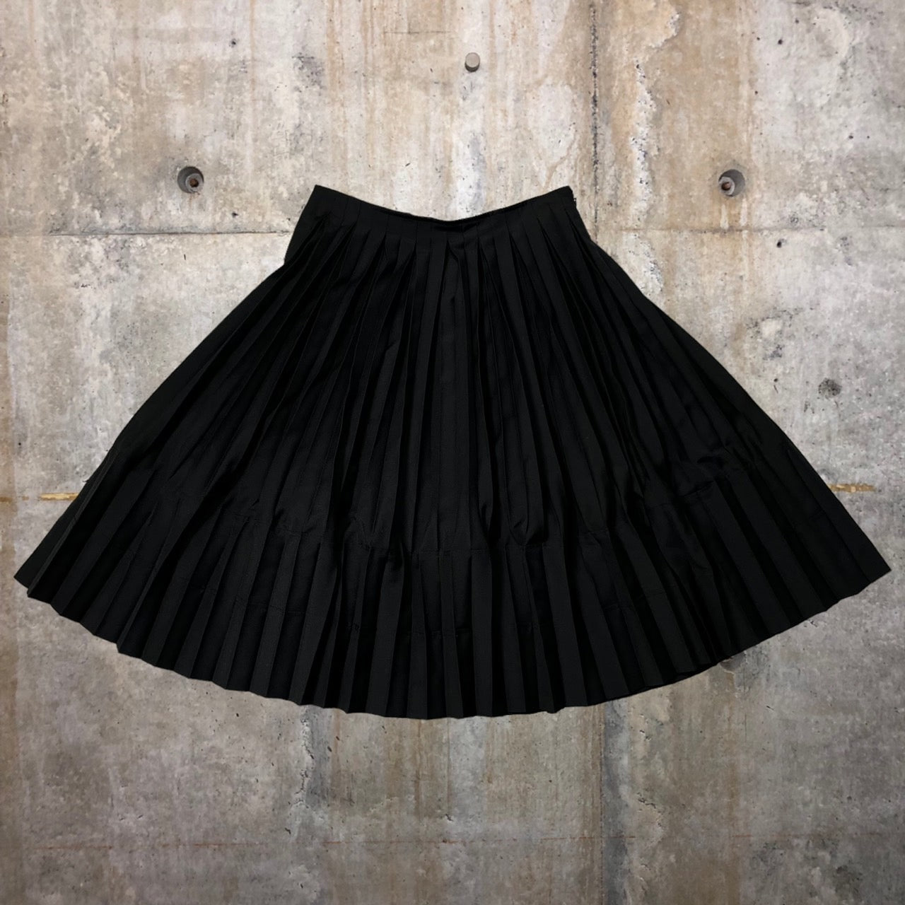 ジュンヤワタナベのプリーツスカートふくらはぎ丈透け感があります