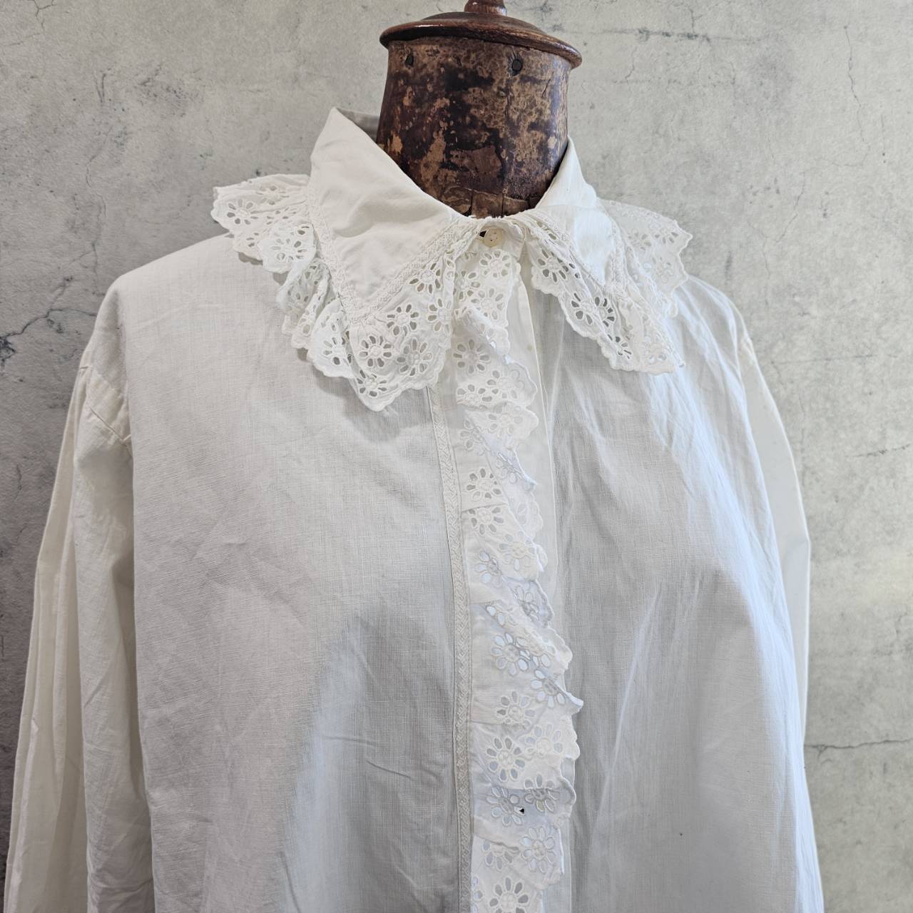 Euro Vintage(ヨーロッパヴィンテージ) tournesol_10'~20's french cotton floral  embroidery blouse/フレンチコットン花刺繍ブラウス 表記なし(Mサイズ程度) ホワイト 貝ボタン