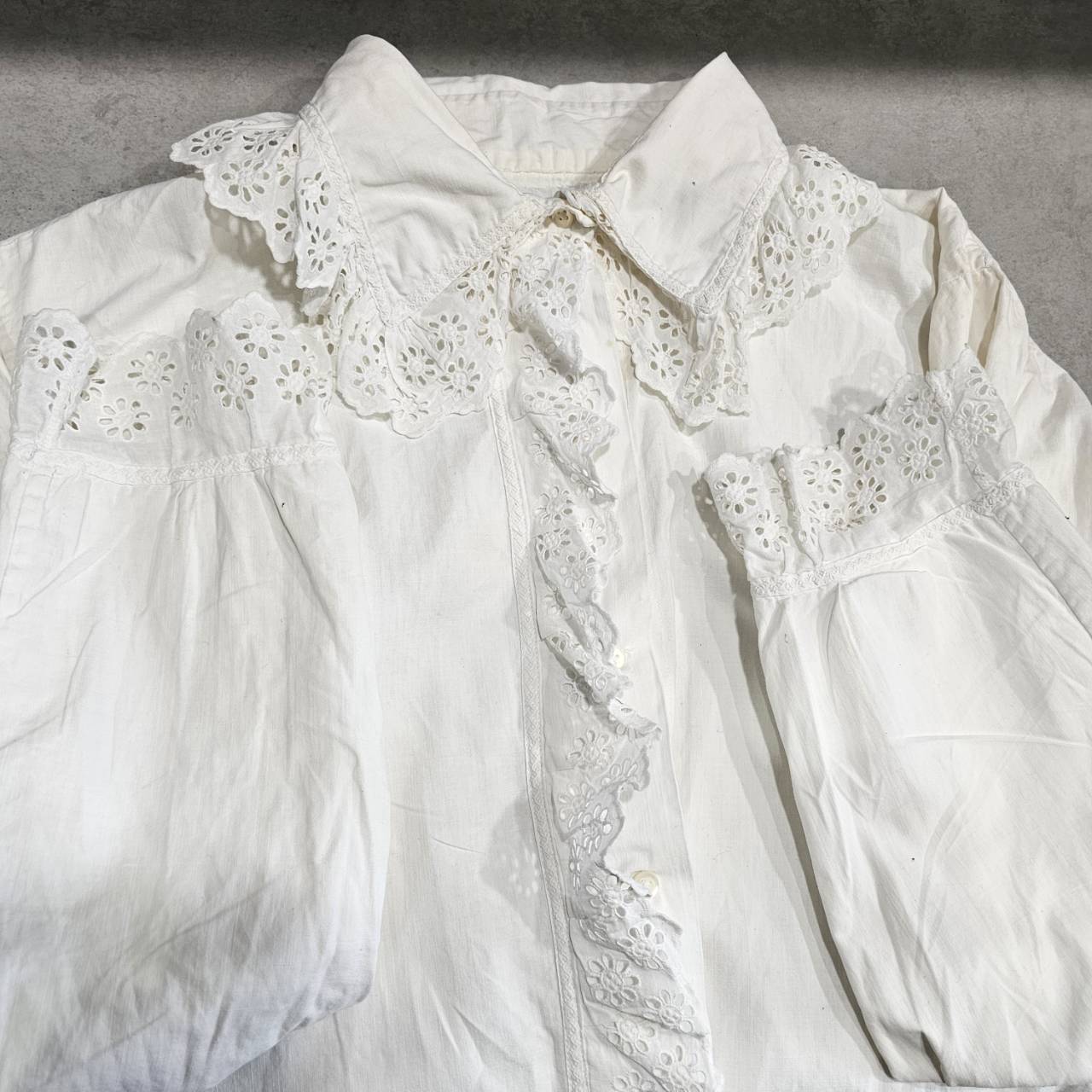 Euro Vintage(ヨーロッパヴィンテージ) tournesol_10'~20's french cotton floral  embroidery blouse/フレンチコットン花刺繍ブラウス 表記なし(Mサイズ程度) ホワイト 貝ボタン