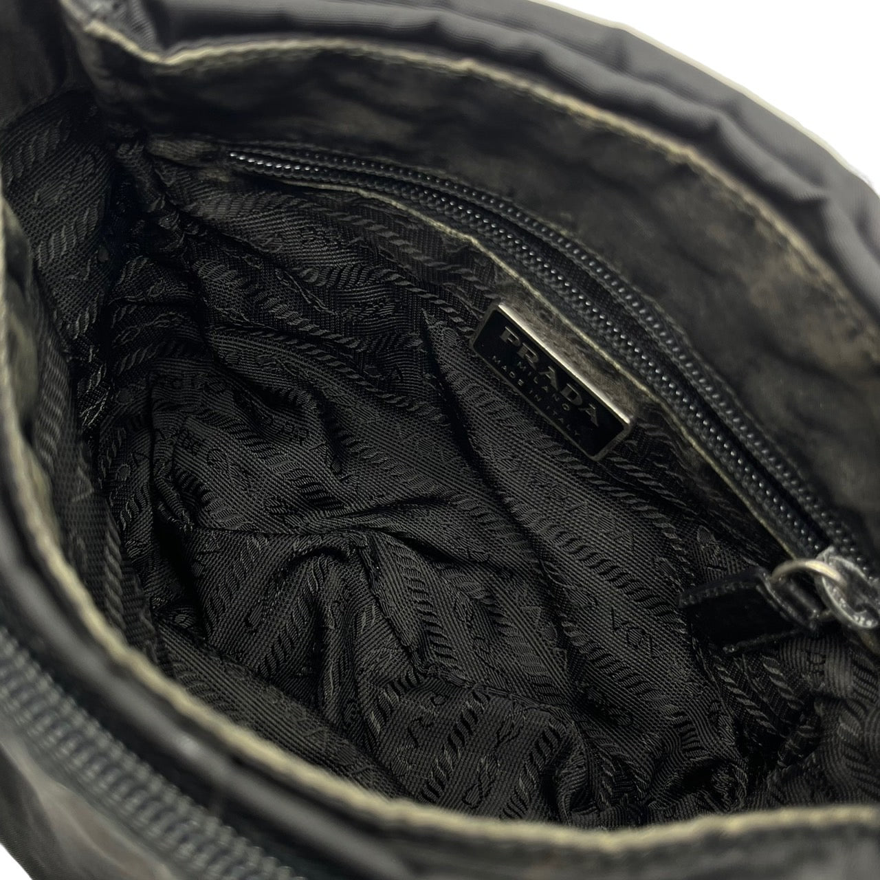 PRADA(プラダ) old nylon shoulder pouch/オールドナイロンショルダーポーチ/三角プレート/バッグ ブラック 全体使用感有