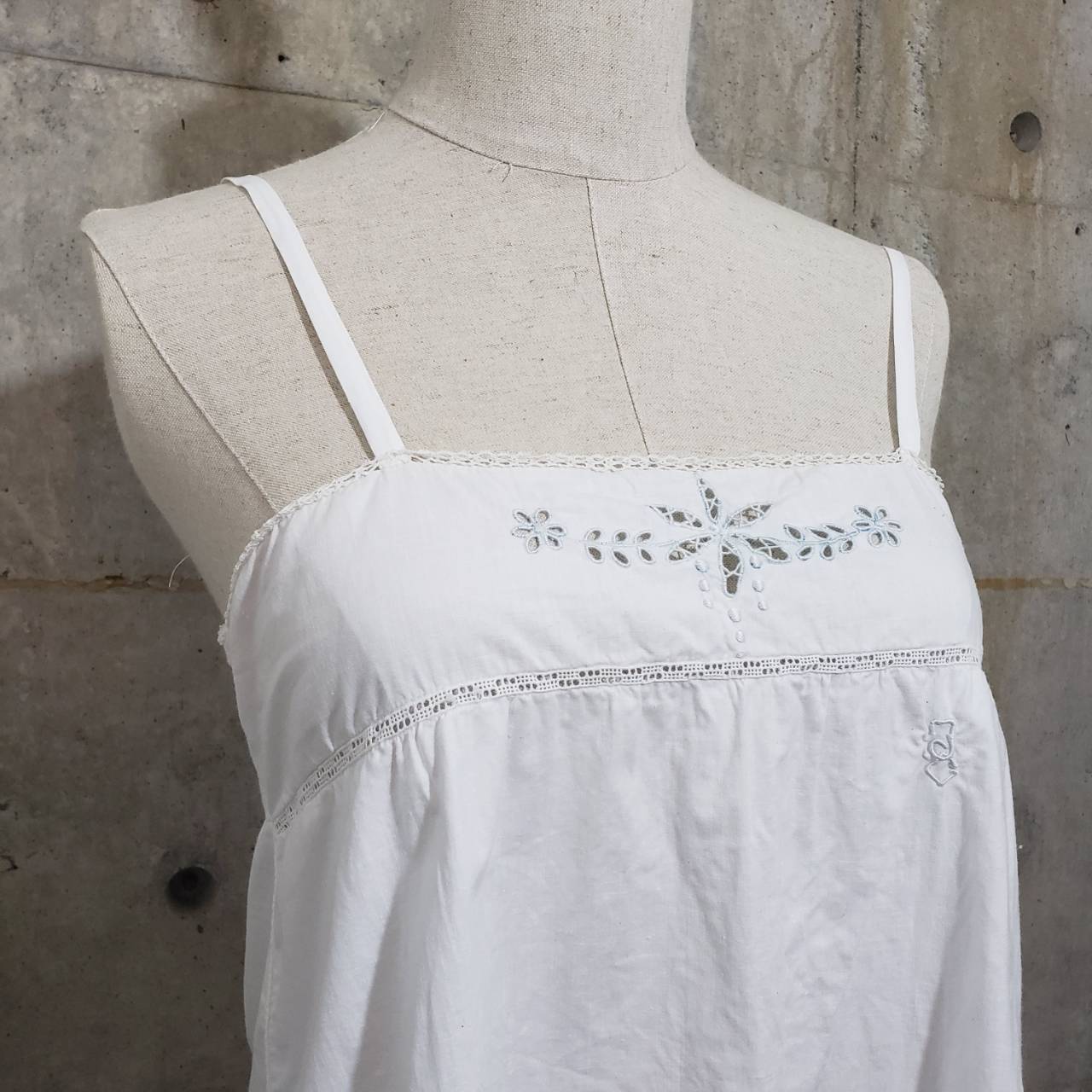 Euro Vintage(ヨーロッパヴィンテージ) Hirari_フレンチカットワークレース刺繍キャミソール 表記なし(Lサイズ程度) ホワイト